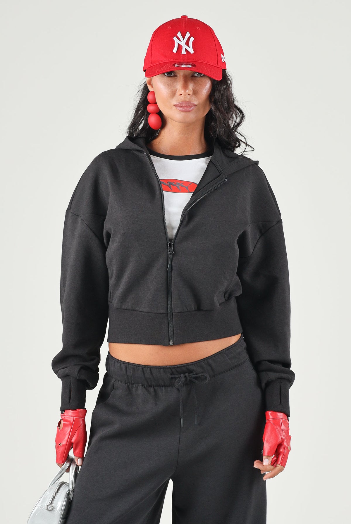 PUMA Felpa con zip PUMATECH nera per donna con cappuccio e taglio cropped. 634571 01 PUMA