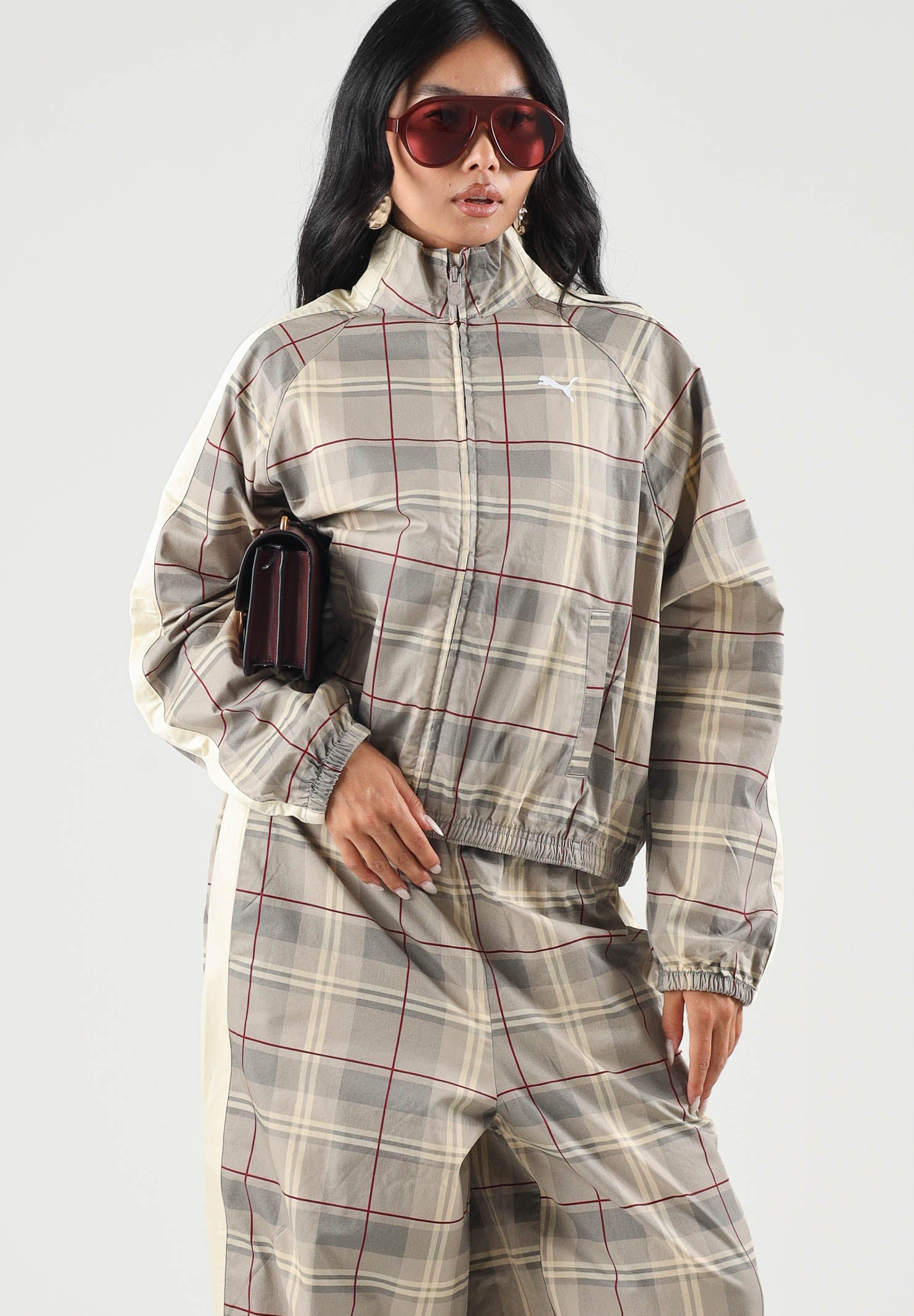 PUMA Giacca a vento Tartan beige per donna con motivo a quadri, collo alto e strisce laterali a contrasto. 636628 81 PUMA