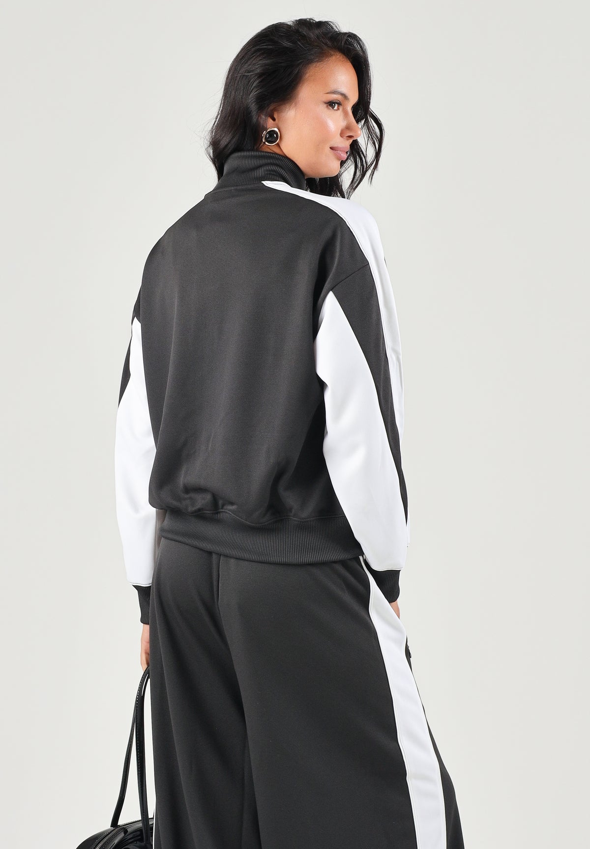 PUMA Felpa con zip DARE TO WOVEN T nero per donna con design bicolore, collo alto e tasca frontale zippata. 636632 01 PUMA