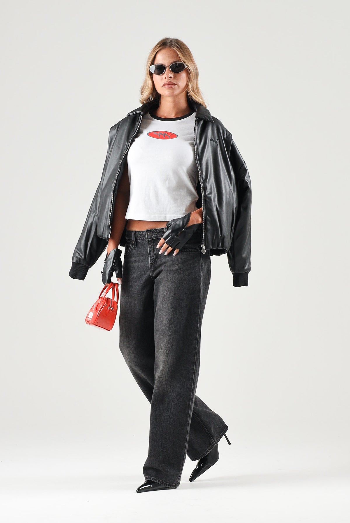 PUMA T-shirt manica corta DARE TO GRAPHIC bianca da donna con bordi a contrasto e grafica logo sul petto. 636646 02 PUMA