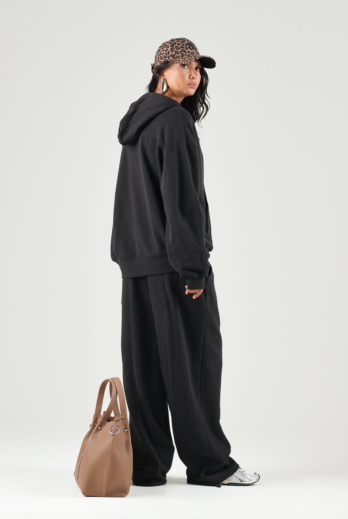 PUMA Pantaloni ESSENTIALS nero da donna con fondo aperto regolabile, cintola elasticizzata 636677 01 PUMA