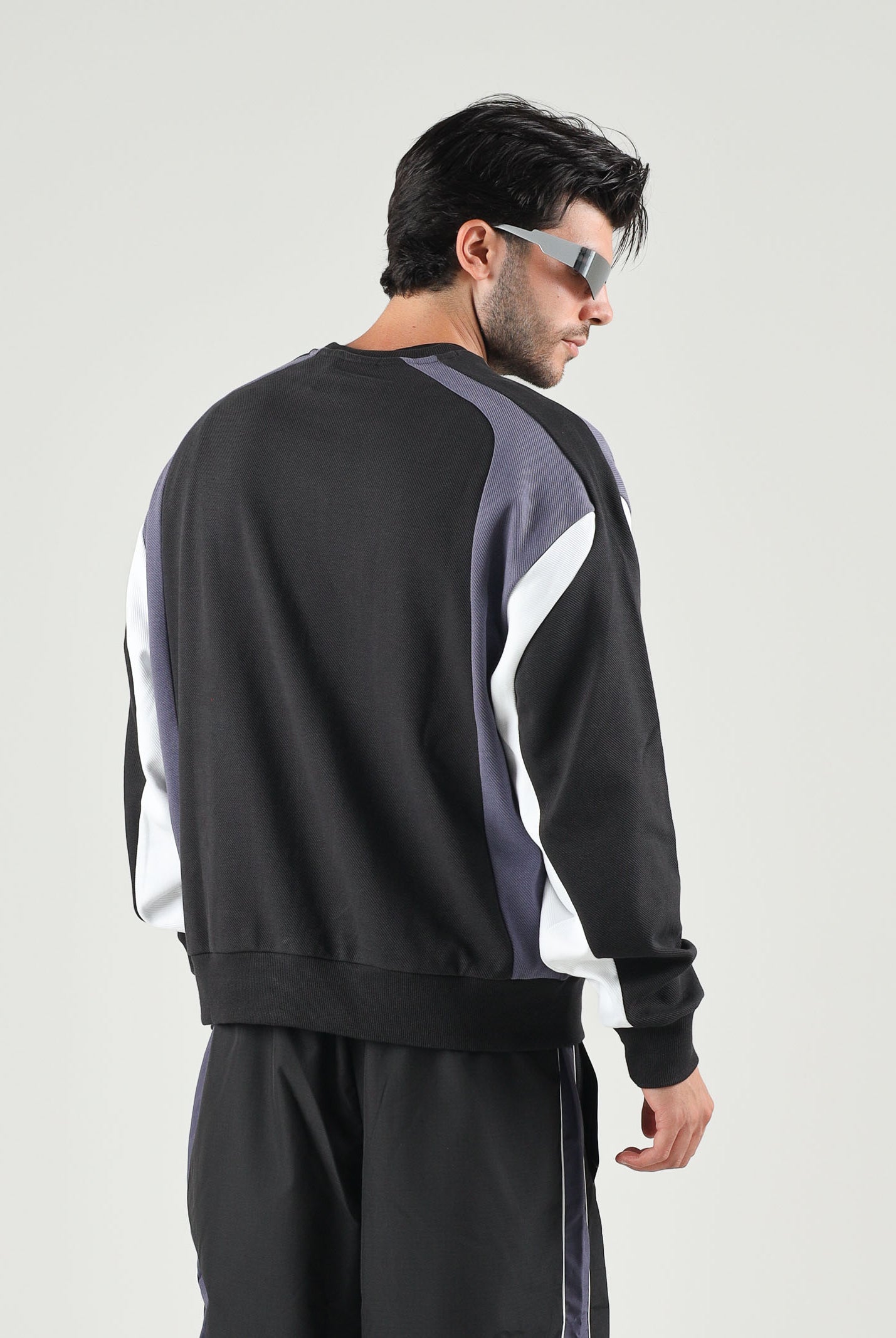 PUMA Felpa girocollo MOTO CREWNECK nera da uomo con dettagli color block, logo frontale 636723 01 PUMA