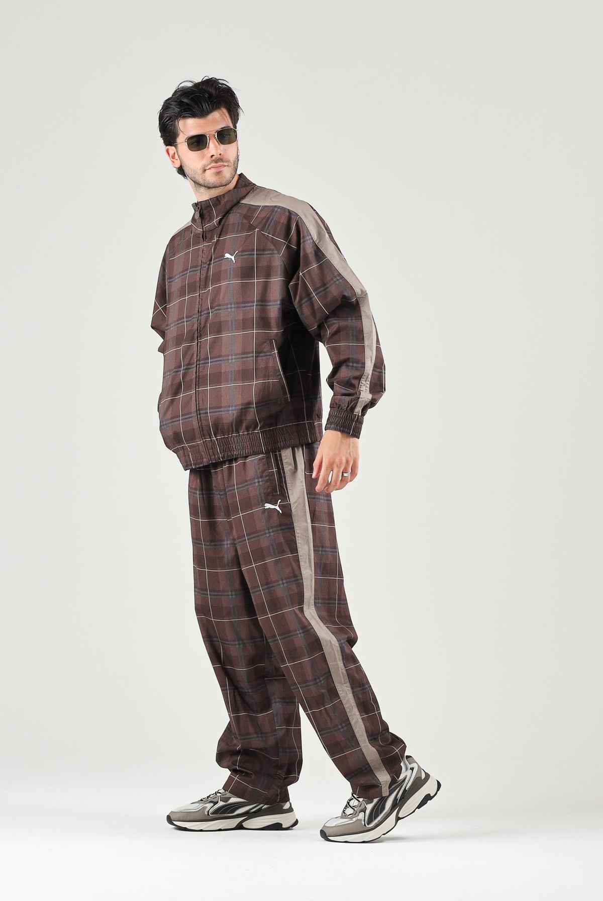PUMA Pantaloni PLAID TRACK PANTS marrone per uomo con fantasia tartan, bande laterali tono su tono 636732 33 PUMA