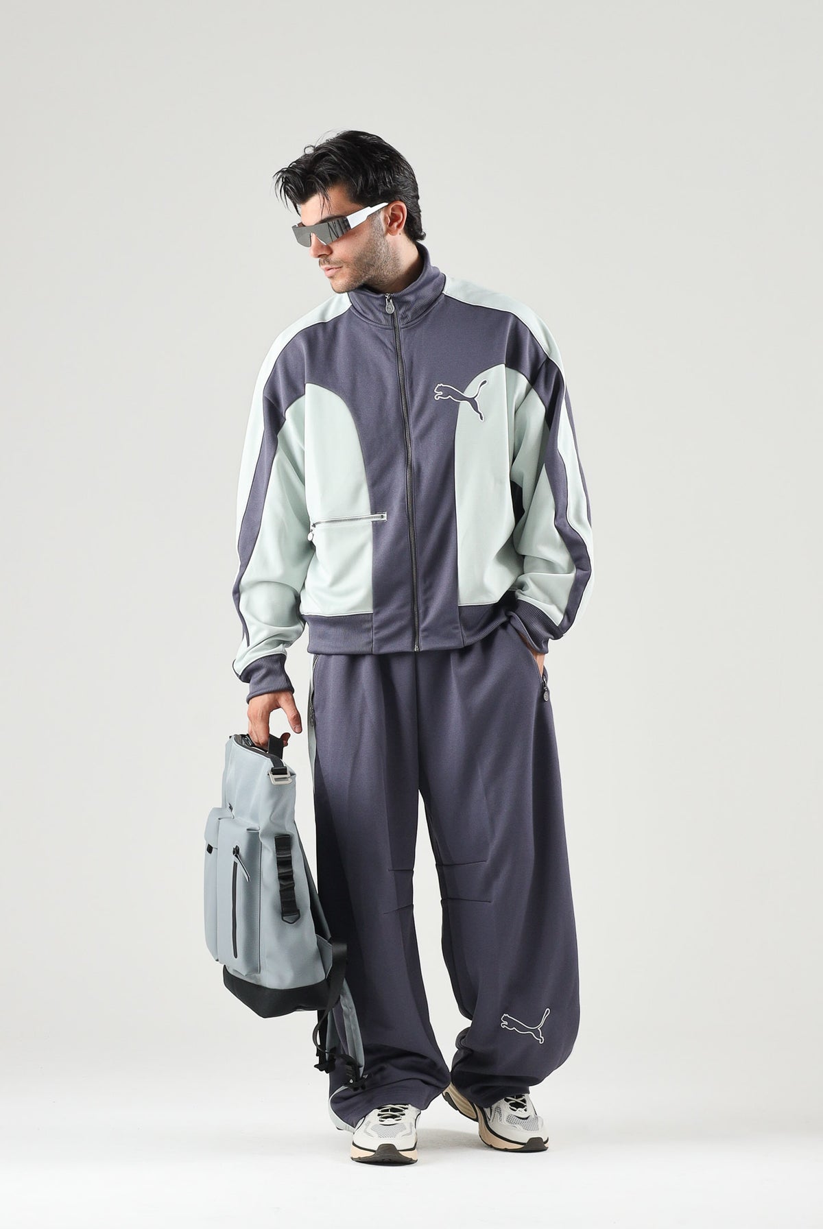 PUMA Pantaloni OVERSIZED TRACK viola per uomo con bande laterali bicolore e linea dritto-ampia. 636736 35 PUMA