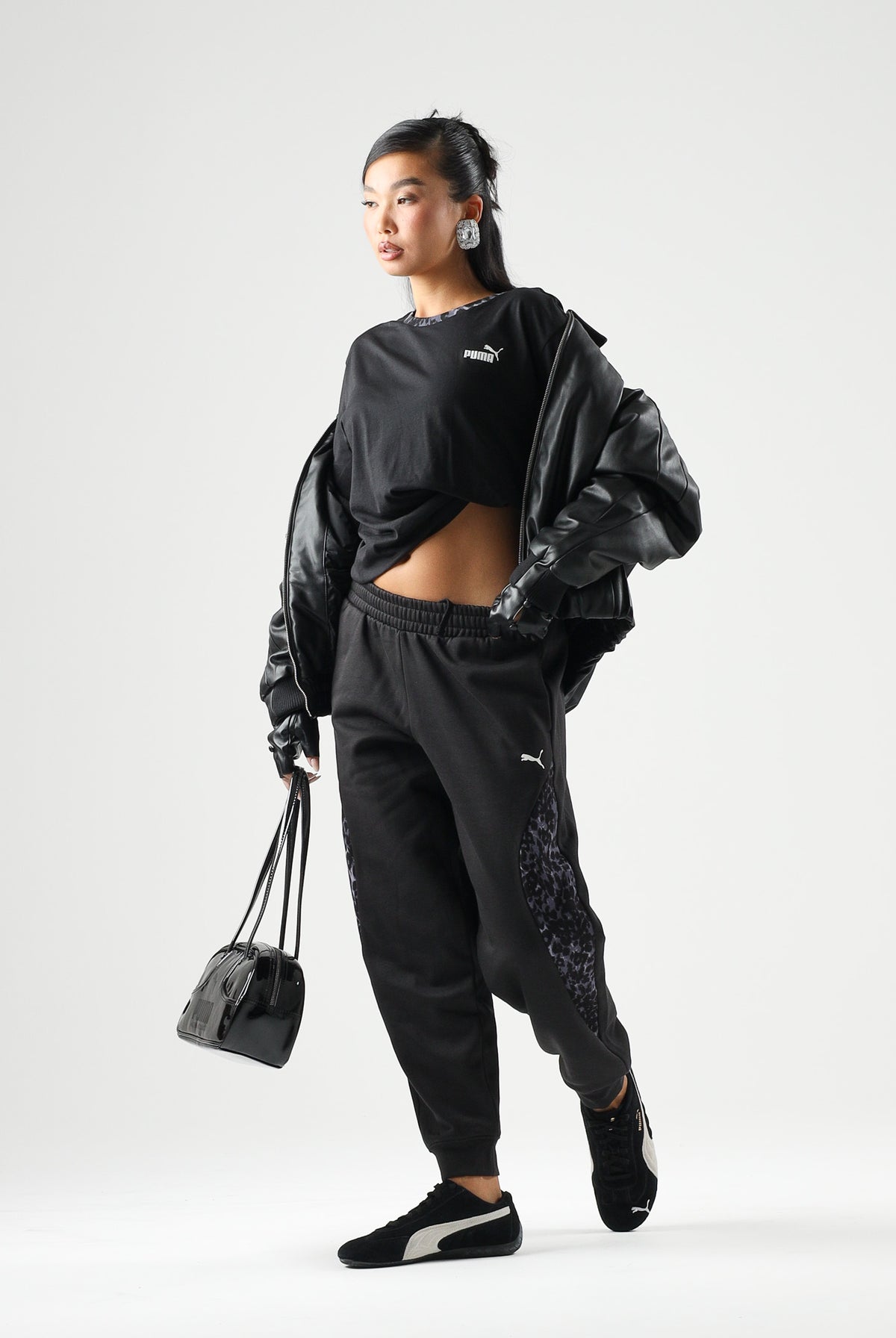 PUMA Pantaloni DARE TO PRINTED neri per donna con dettagli animalier sui fianchi e caviglie elasticizzate. 637612 01 PUMA