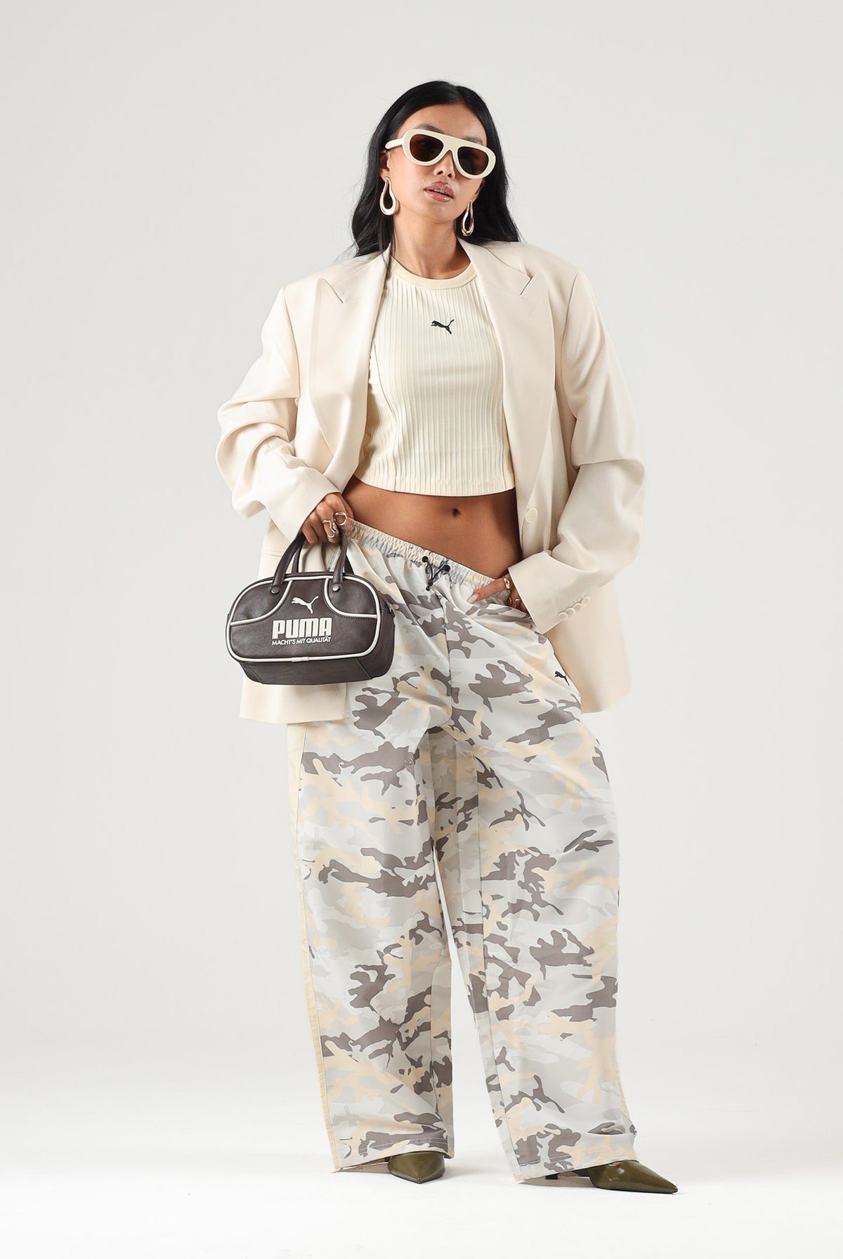 PUMA Pantaloni DARE TO CAMO giallo da donna con motivo mimetico sfumato 638346 88 PUMA