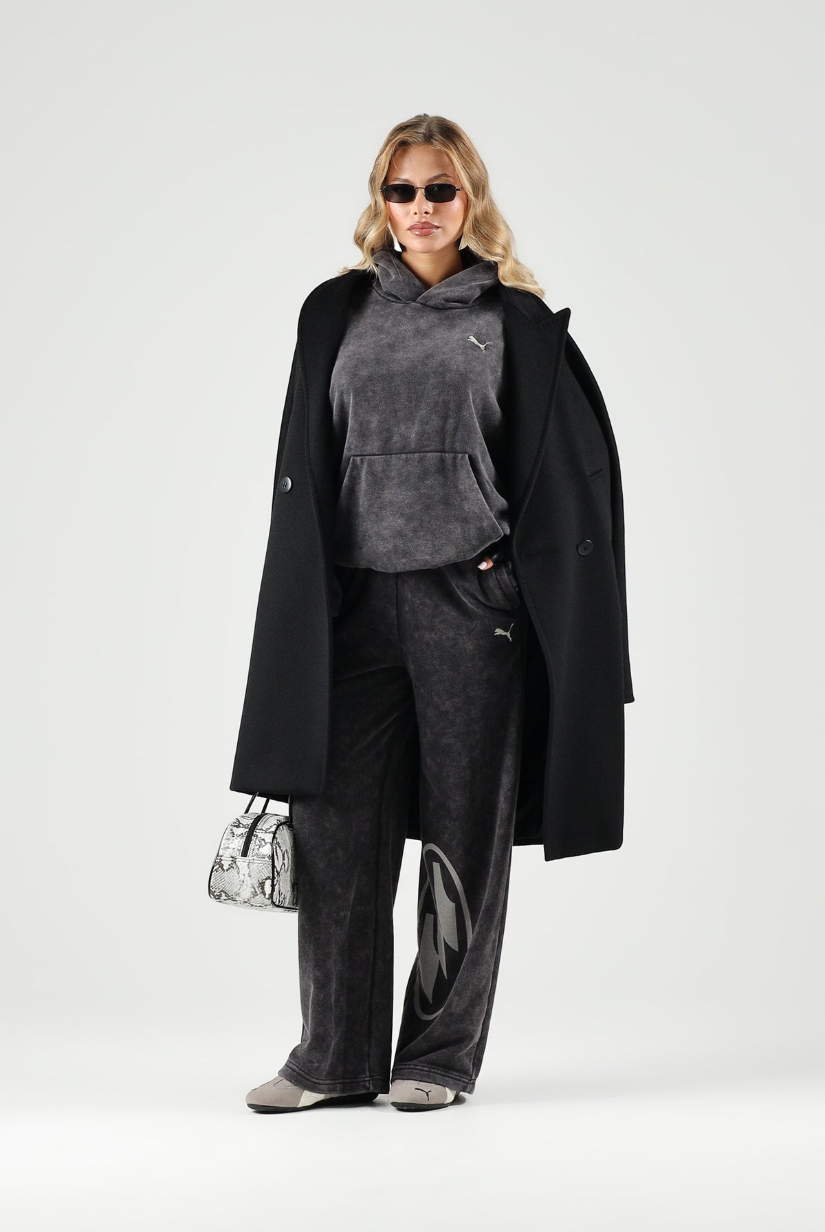 PUMA Felpa con cappuccio DARE TO WASHED nera per uomo e donna con trattamento di lavaggio vintage 638738 01 PUMA