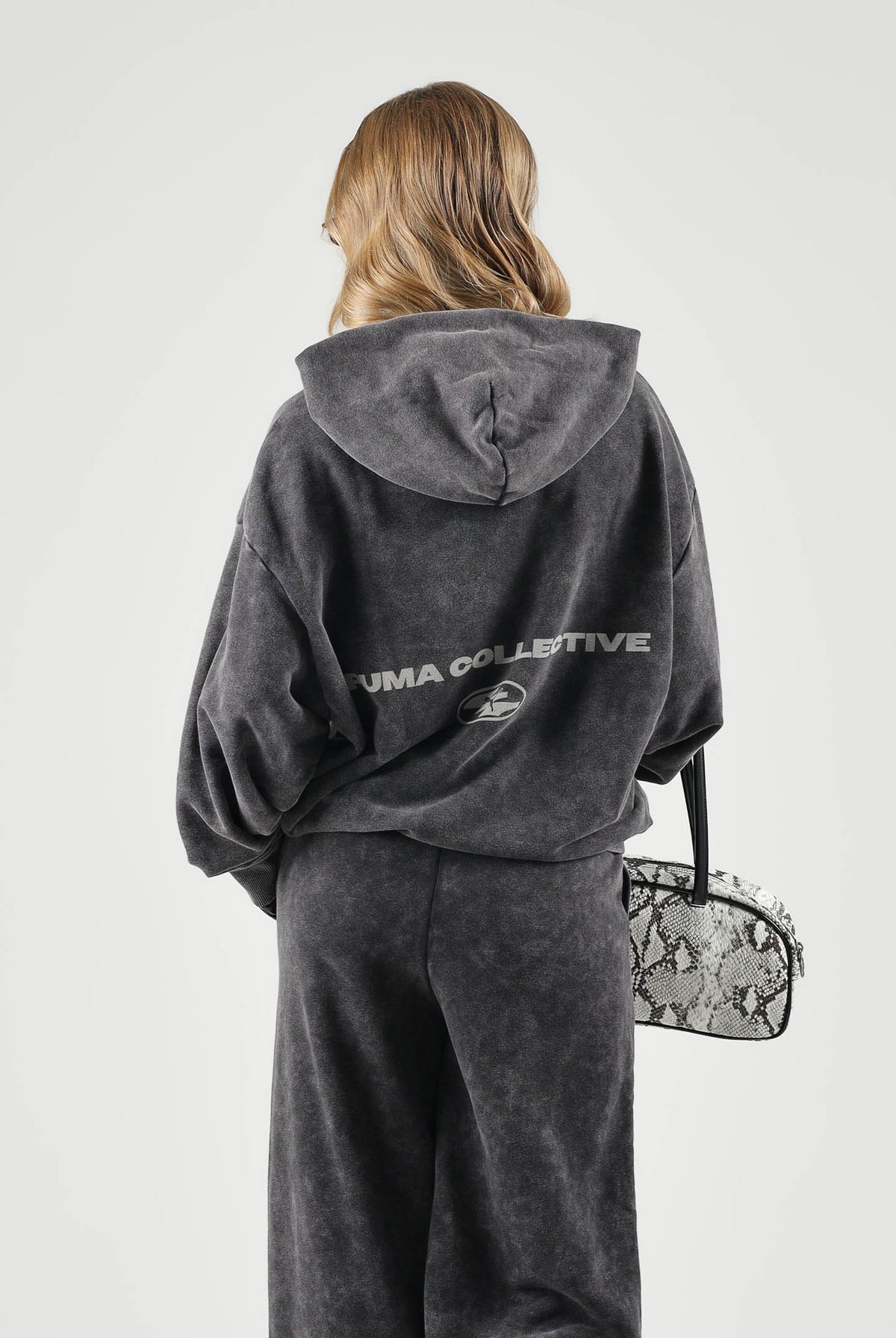 PUMA Felpa con cappuccio DARE TO WASHED nera per uomo e donna con trattamento di lavaggio vintage 638738 01 PUMA