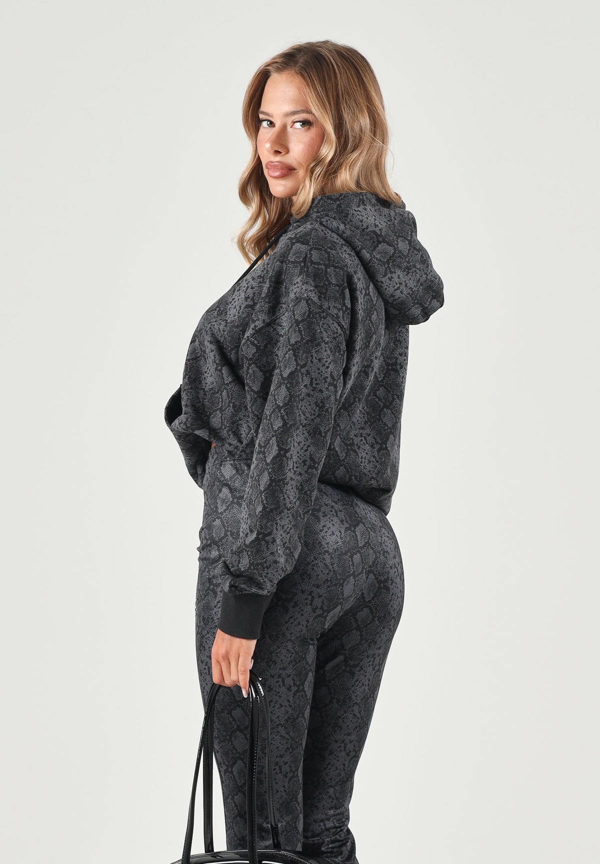 PUMA Felpa con cappuccio CLASSICS nera per donna con trama animalier pitonata 638748 01 PUMA