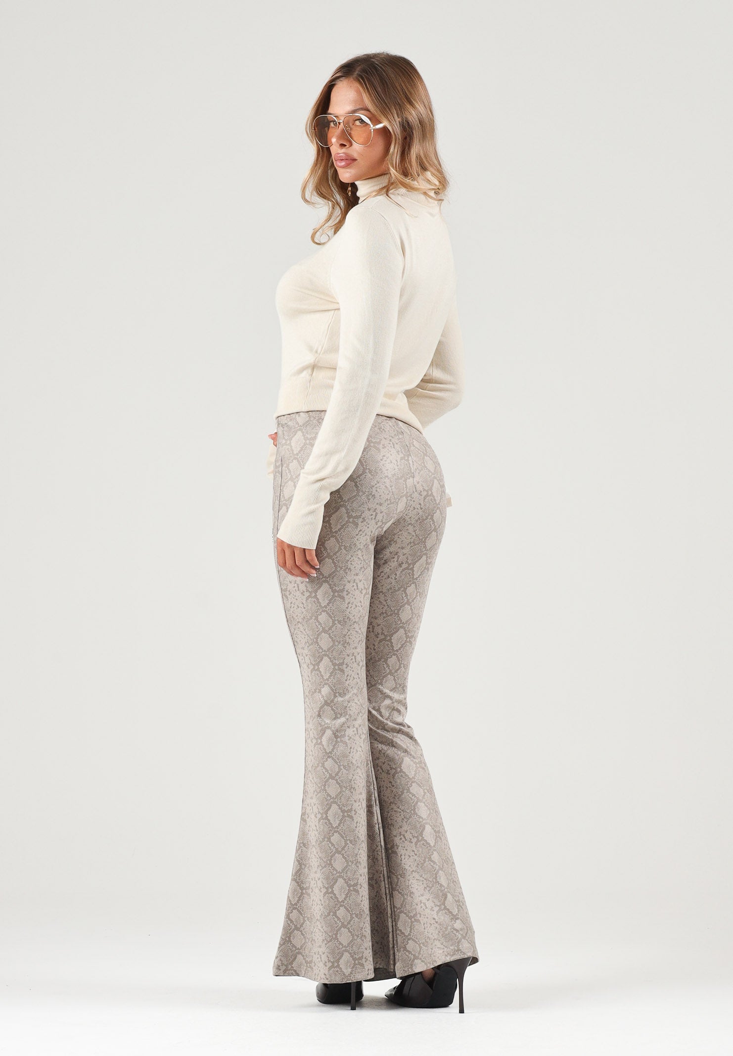 PUMA Leggings CLASSICS PYTHON beige per donna con trama pitonata tono su tono 638750 81 PUMA