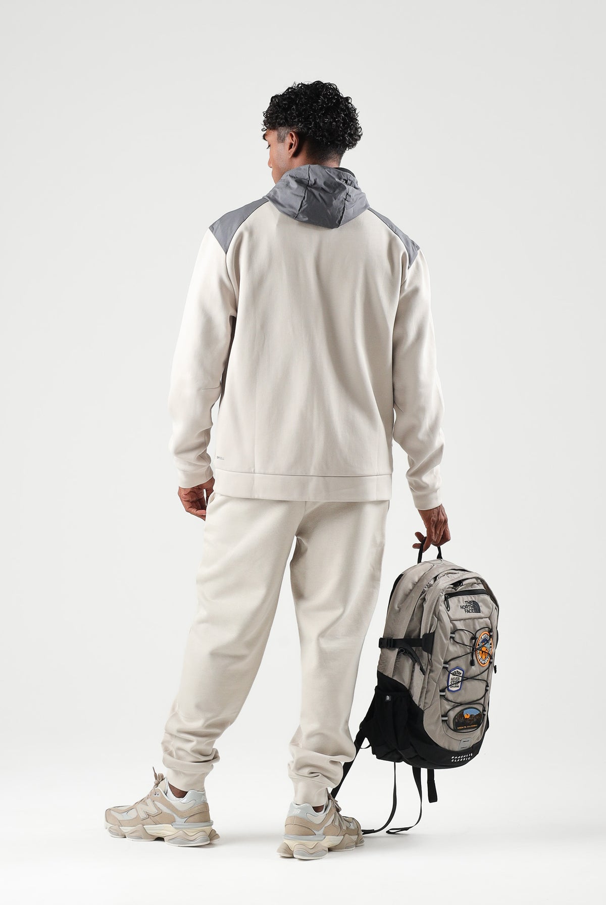 PUMA Pantaloni sportivi ESS Small beige da uomo con caviglie elasticizzate e fascia in vita. 684713 92 PUMA