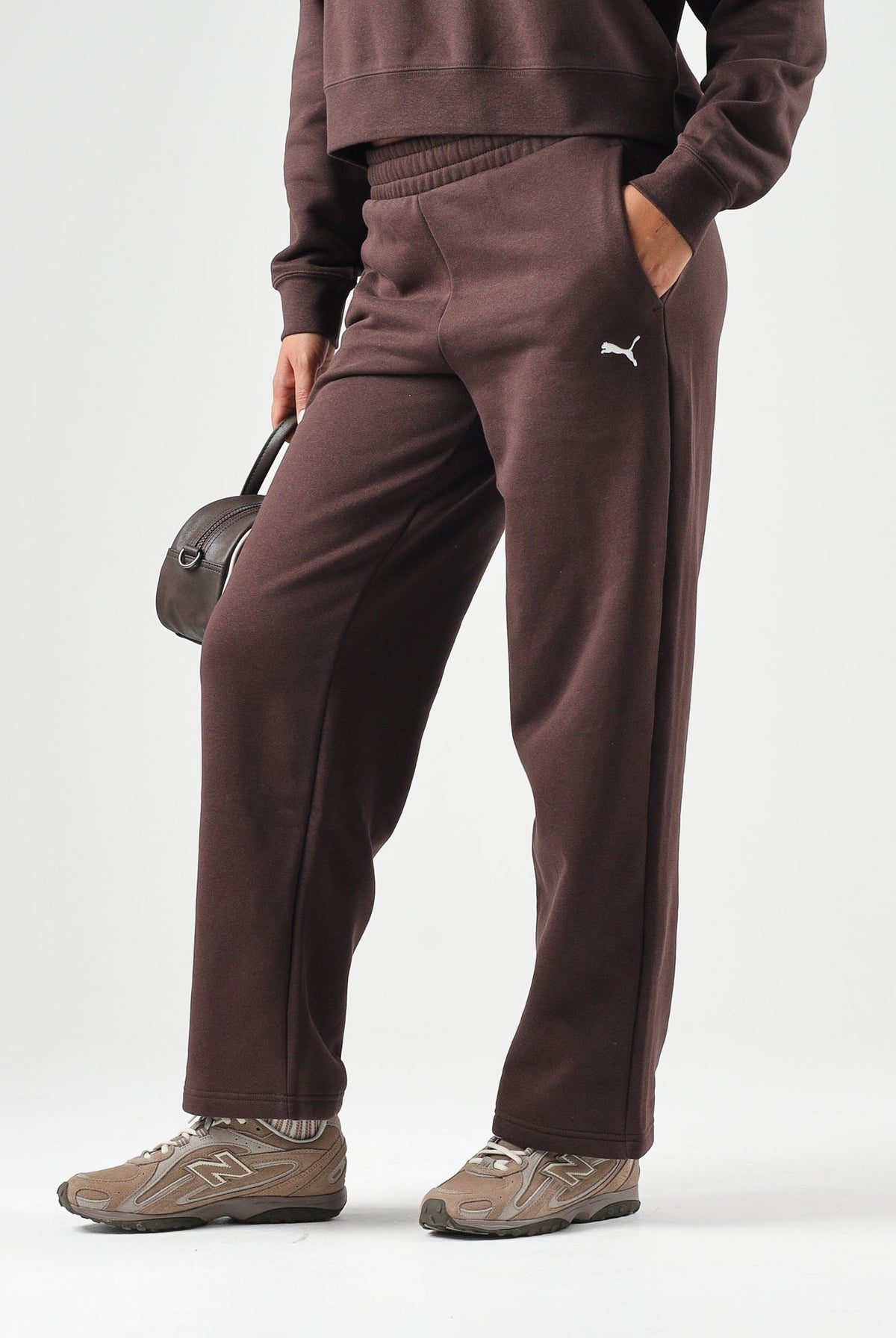 PUMA Tuta DOWNTOWN SWEATSUIT marrone per donna con mini logo iconico laterale 693995 33 PUMA