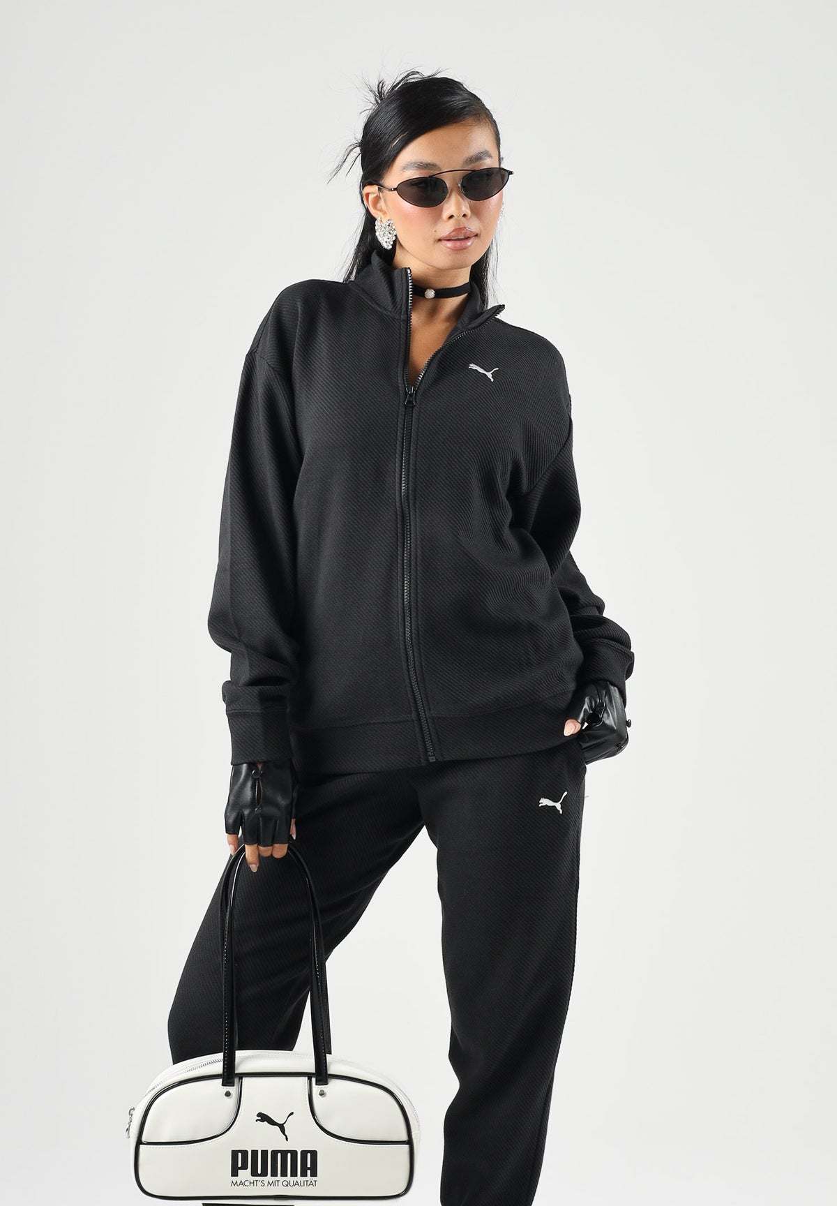 PUMA Tuta TWILL nera da donna con mini logo applicato 694001 01 PUMA
