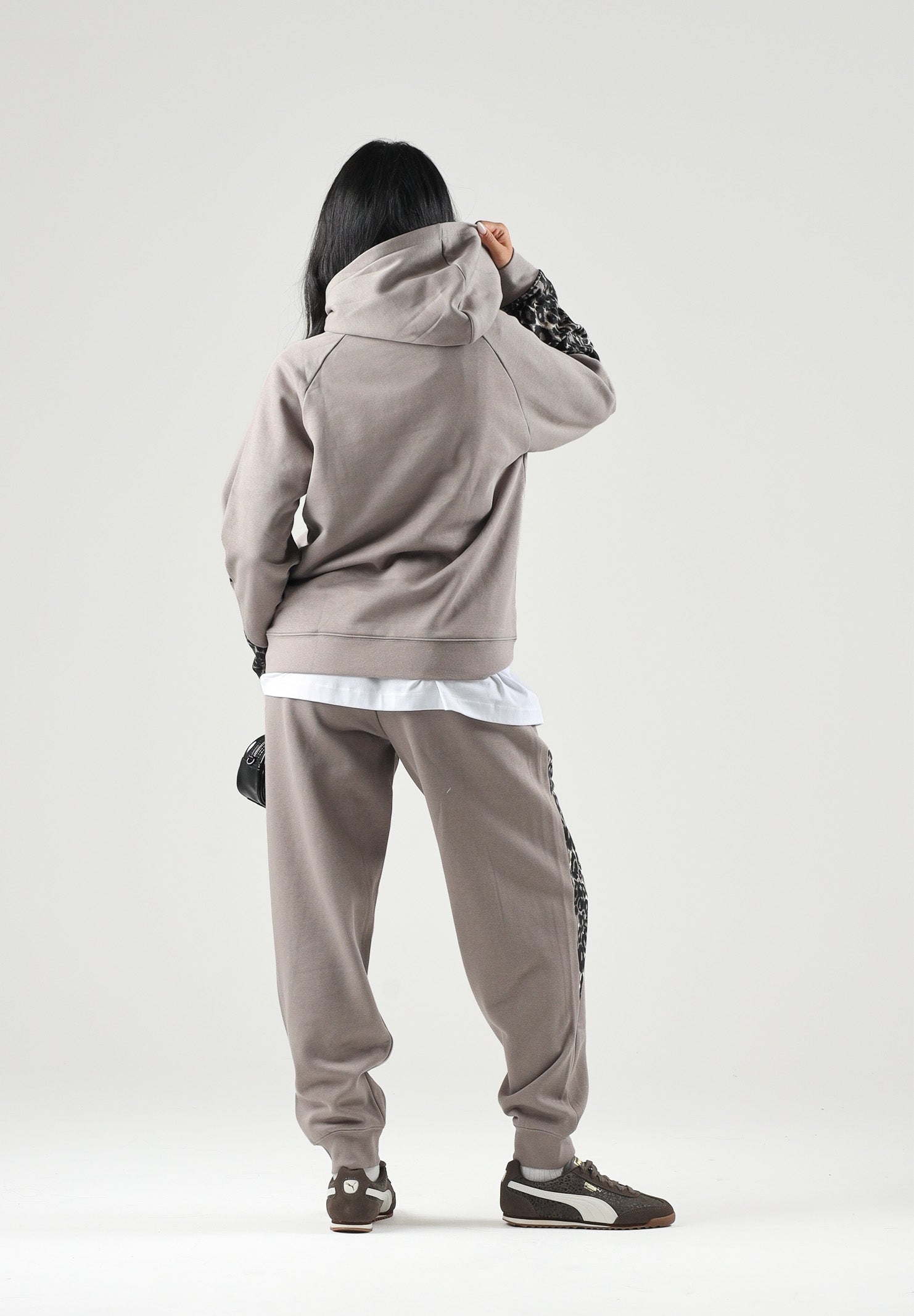 PUMA Felpa con cappuccio RUN HOODIE beige da donna con inserti manica stampati 694007 81 PUMA