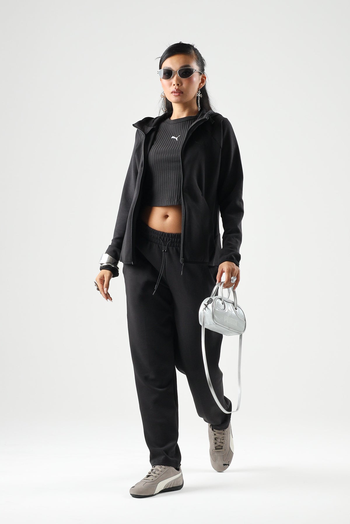 PUMA Pantaloni STRAIGHT LEG neri da donna con vita elasticizzata, coulisse e tasche laterali. 694036 01 PUMA