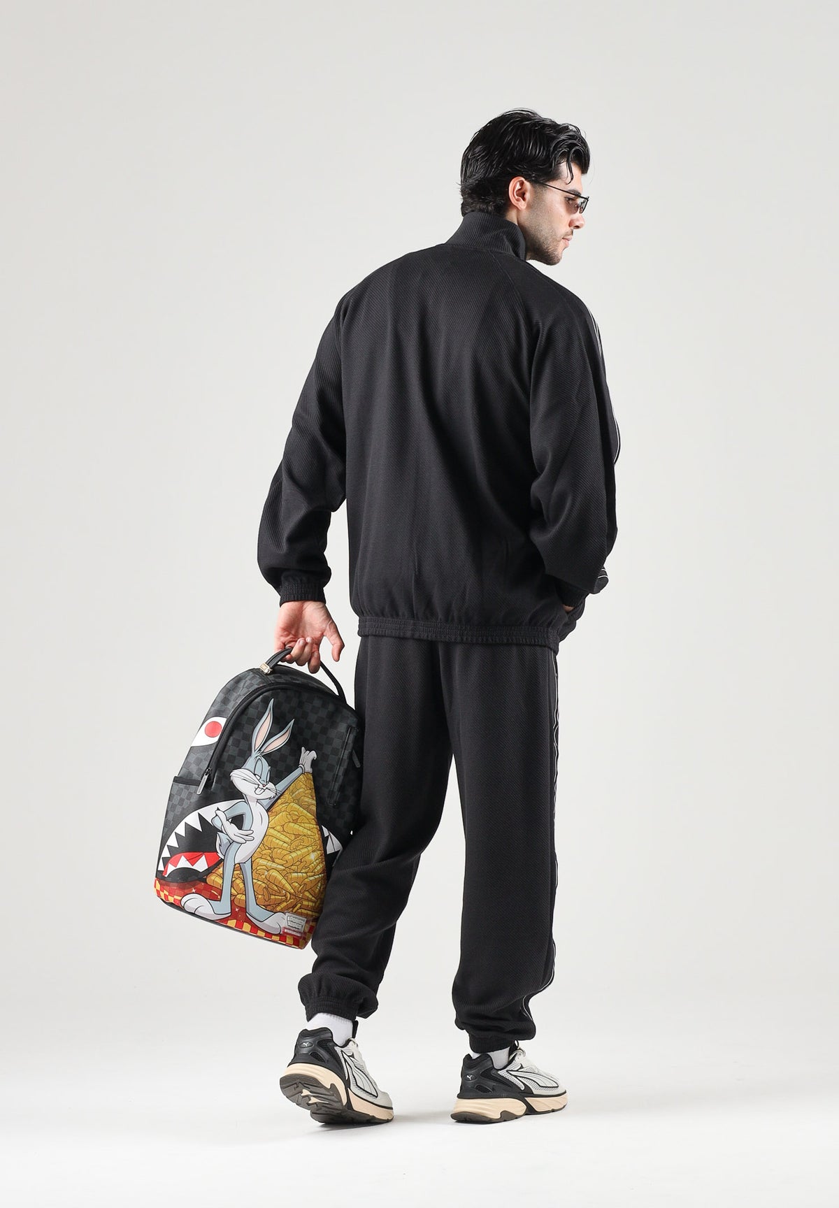 PUMA Felpa con zip TRACK JACKET nero da uomo con profilo bicolore e colletto rialzato. 694298 01 PUMA