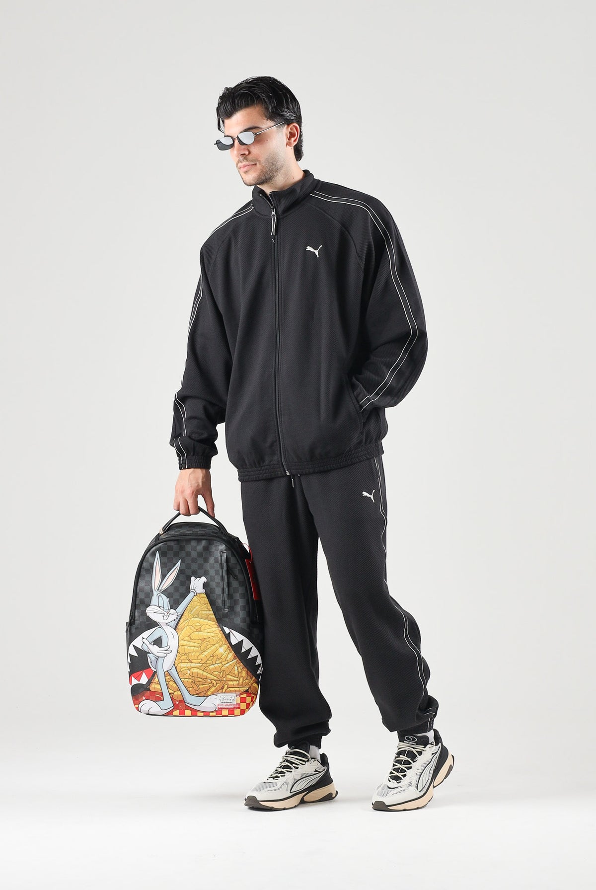PUMA Pantaloni TRACK PANTS neri da uomo con profili laterali e fondo con polsino. 694300 01 PUMA