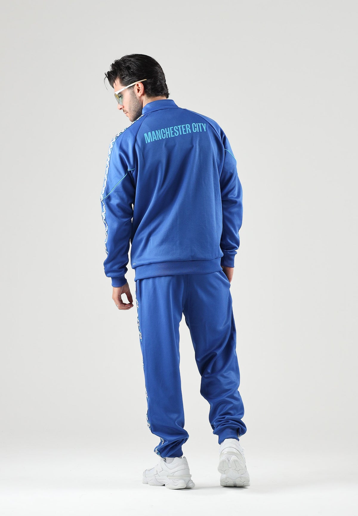 PUMA Pantaloni MANCHESTER CITY TRACK PANTS blu da uomo con bande laterali lavorate e caviglie con polsino. 786297 31 PUMA