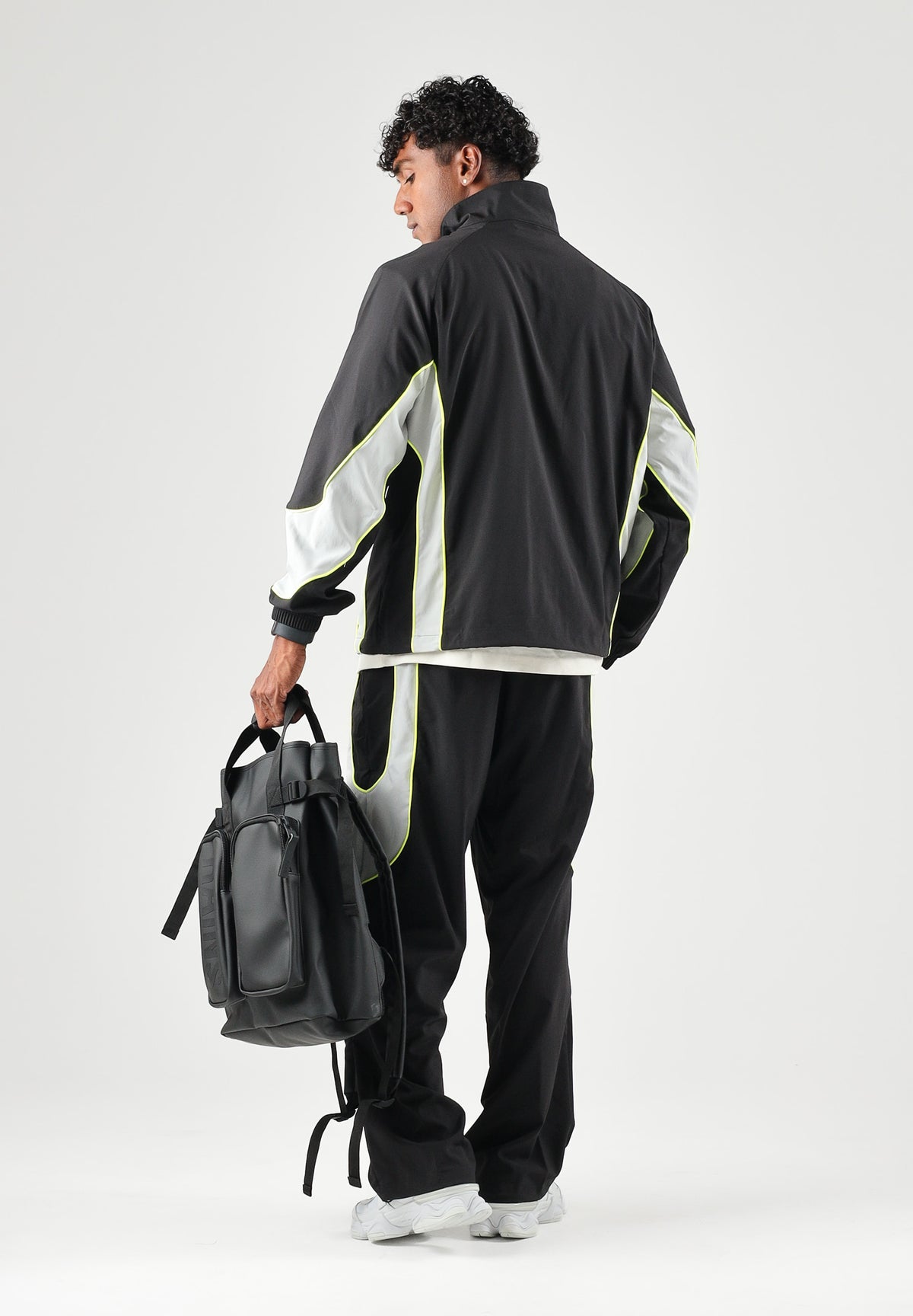 PUMA Pantaloni BORUSSIA DORTMUND PUMATECH-X neri per uomo con inserti laterali grigi a contrasto 786363 11 PUMA
