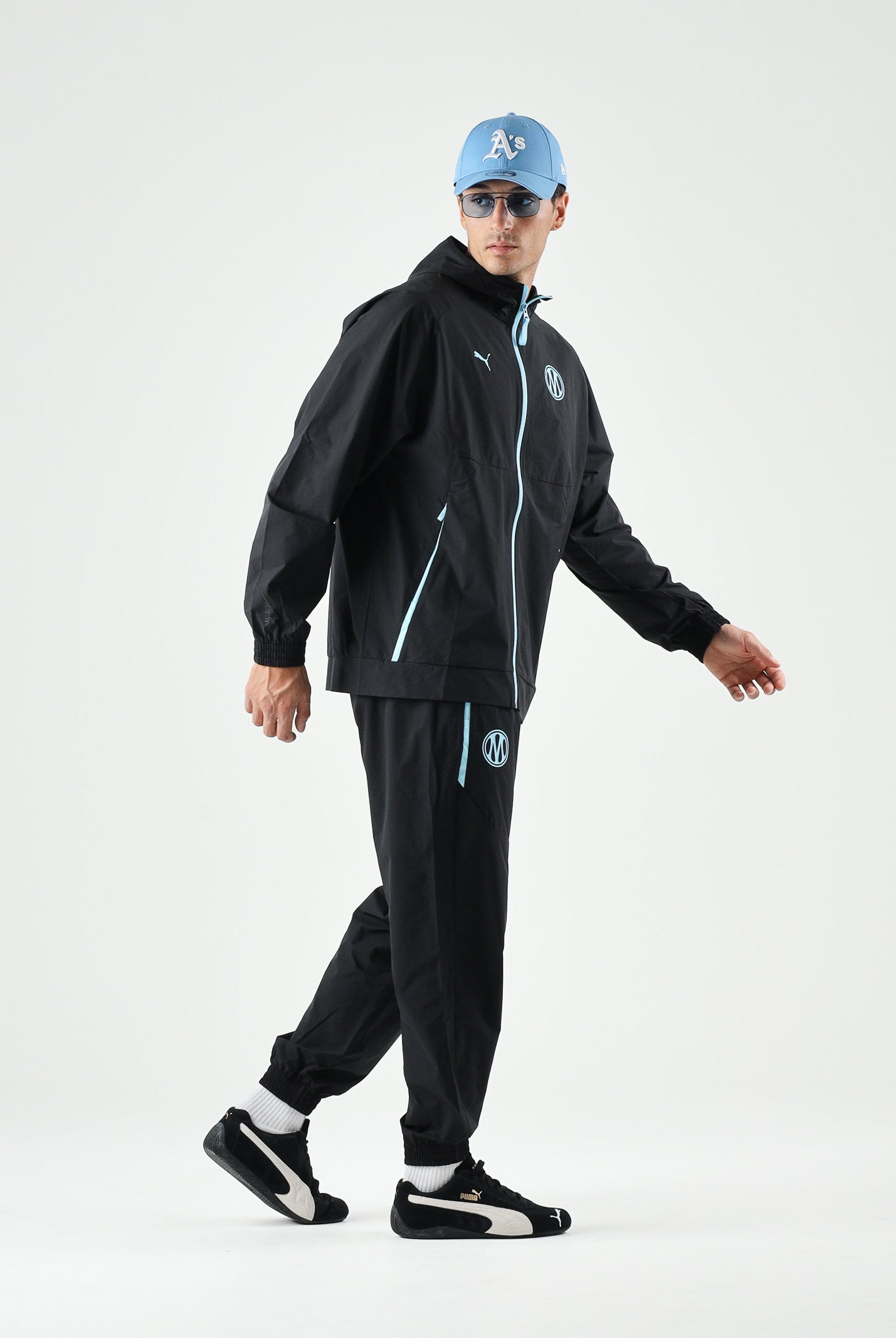 PUMA Pantaloni OLYMPIQUE DE MARSEILLE vibrant blue, blu e nero da uomo con dettagli logo e stemma 786450 20 PUMA