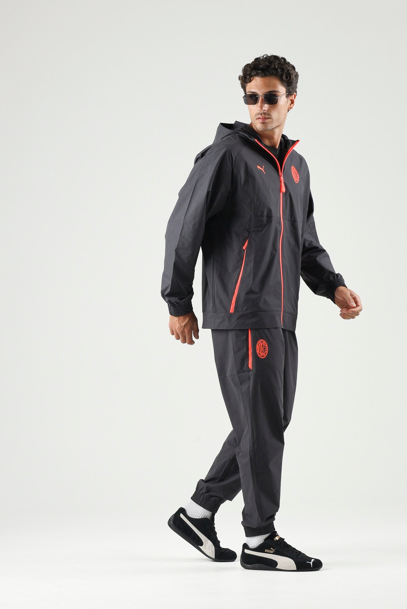 PUMA Pantaloni AC MILAN dark-black, nero da uomo con dettagli a contrasto 786700 20 PUMA