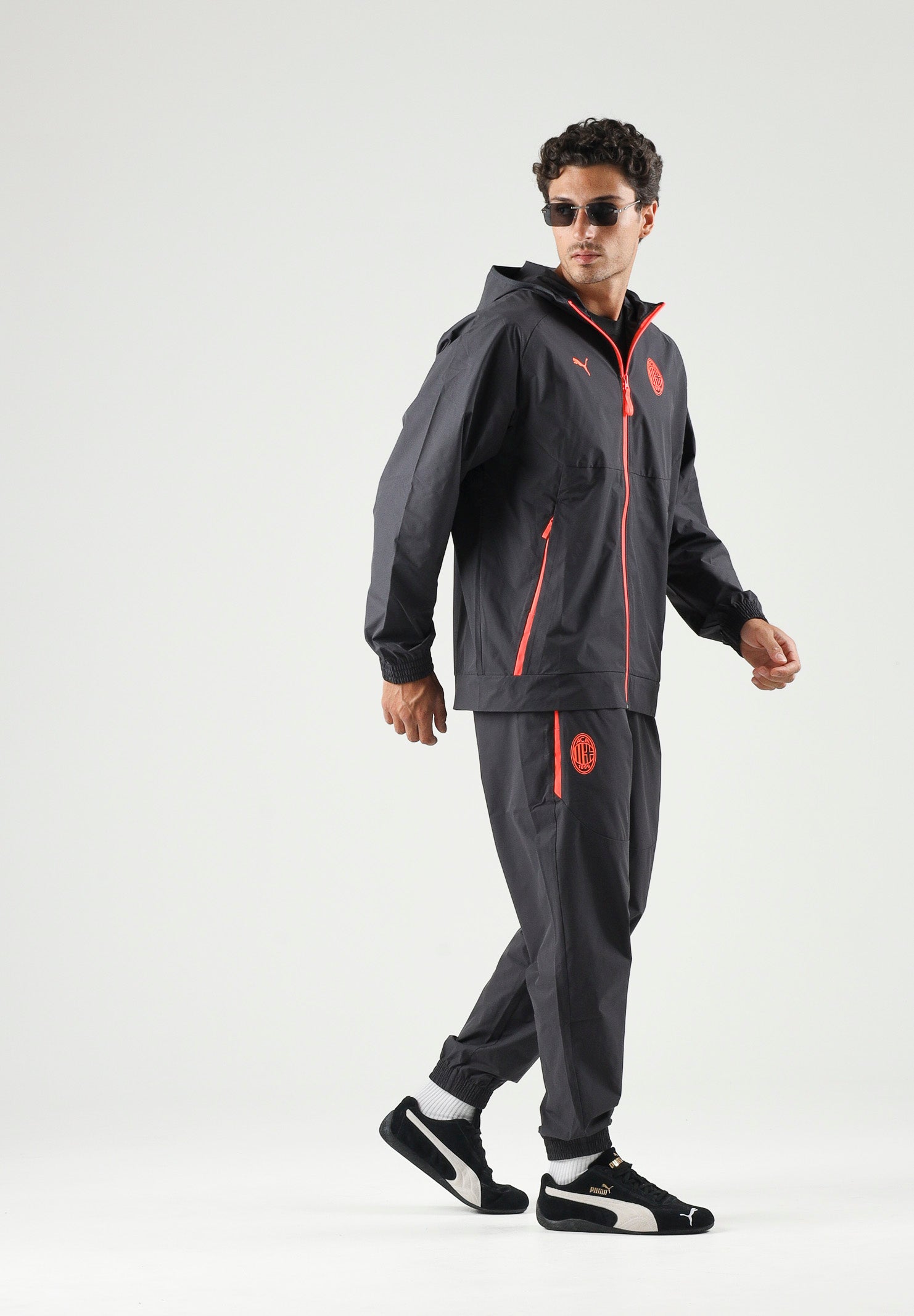 PUMA Pantaloni AC MILAN dark-black, nero da uomo con dettagli a contrasto 786700 20 PUMA