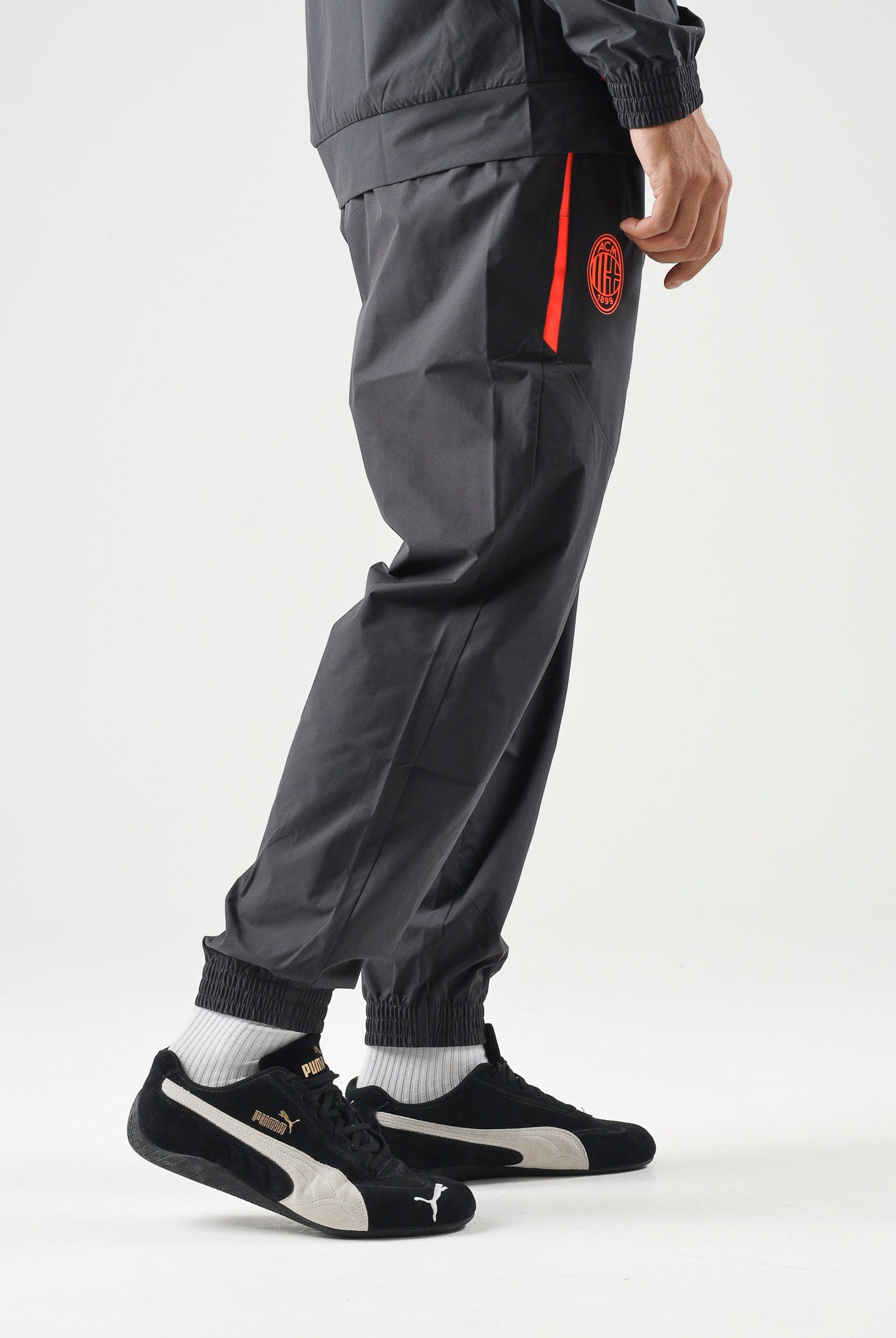 PUMA Pantaloni AC MILAN dark-black, nero da uomo con dettagli a contrasto 786700 20 PUMA