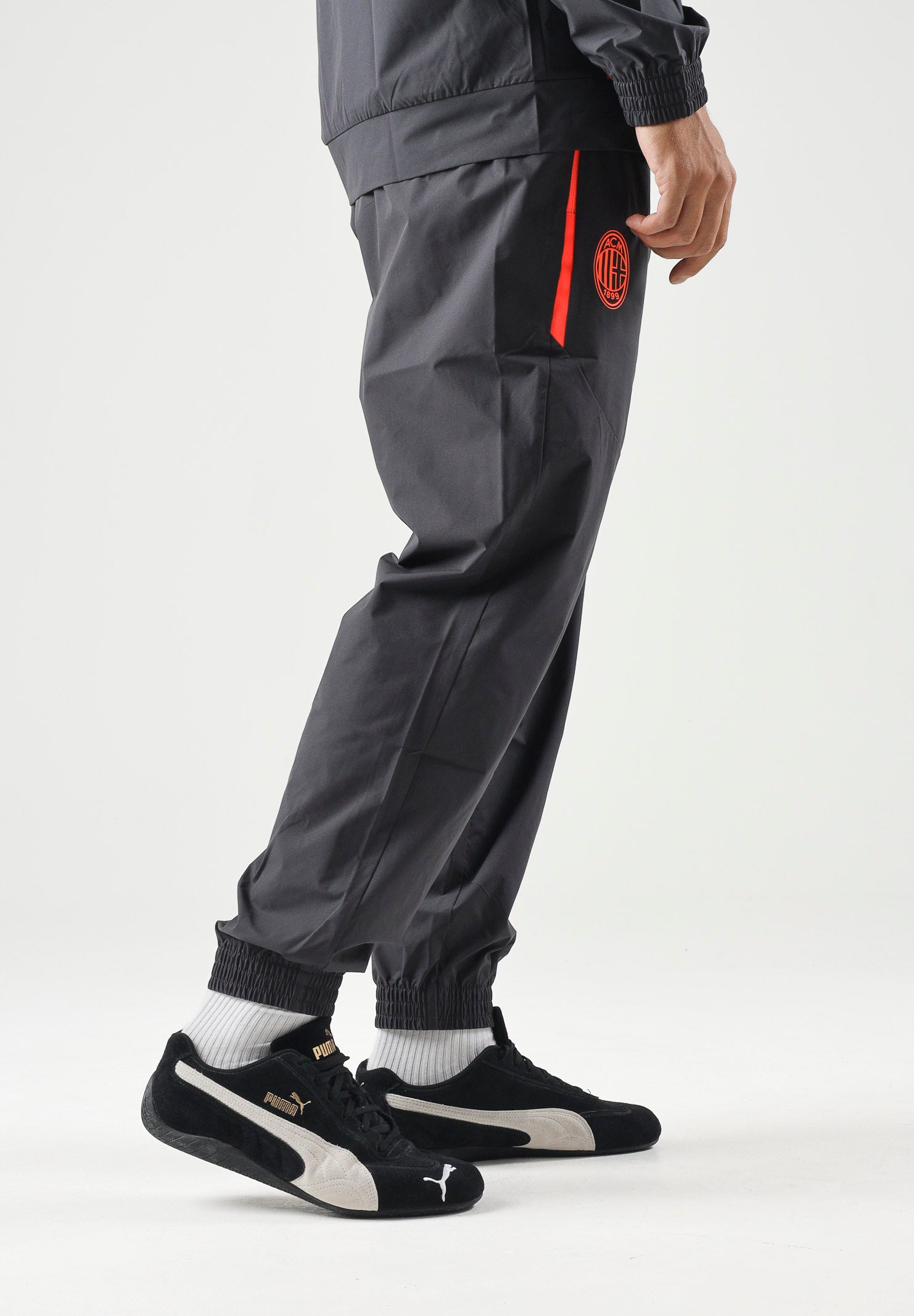 PUMA Pantaloni AC MILAN dark-black, nero da uomo con dettagli a contrasto 786700 20 PUMA