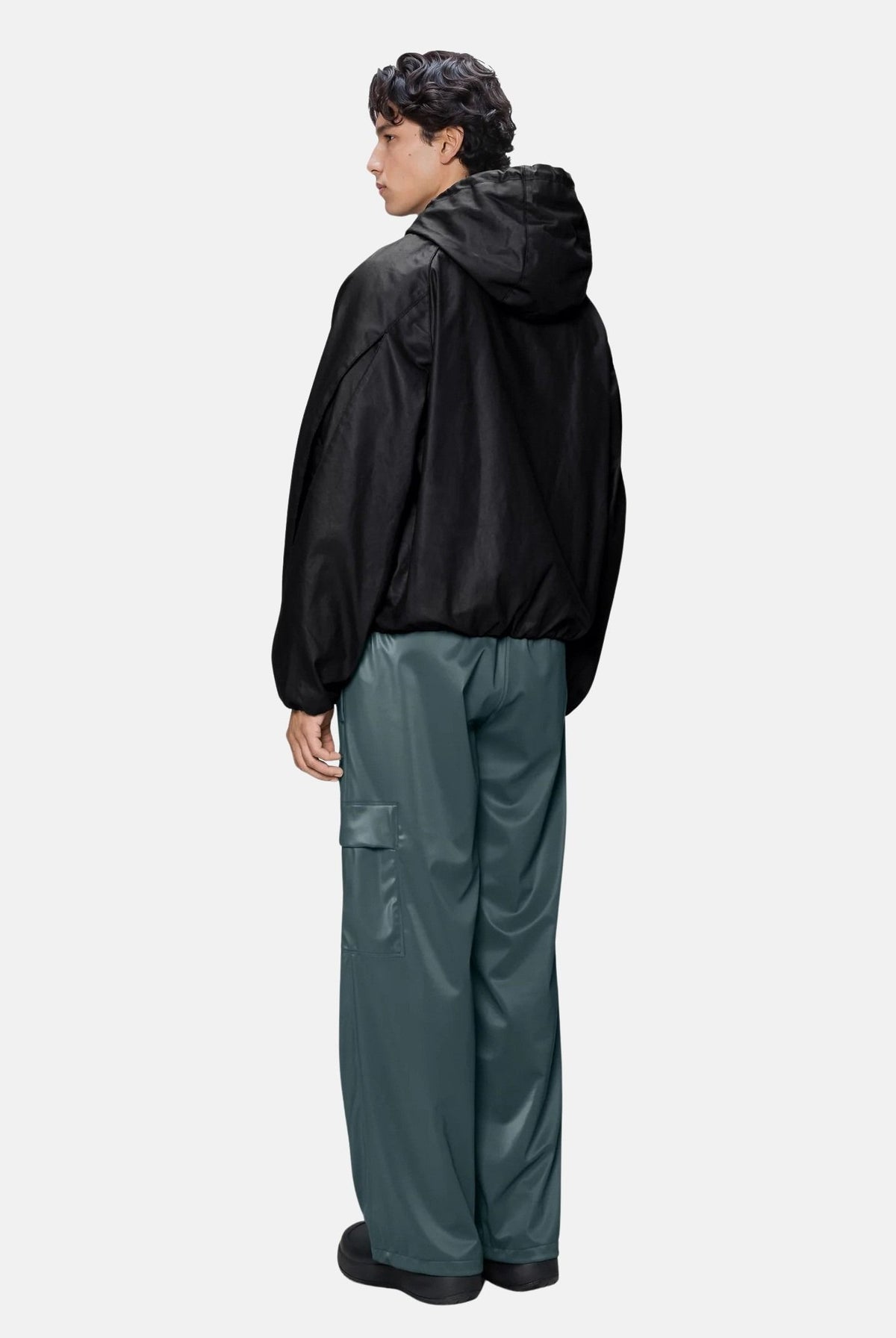 RAINS Giubbotto in pelle HEAVY WOVEN JACKET nero per uomo e donna con cappuccio e maniche con pieghe strutturate RA19230 BL RAINS