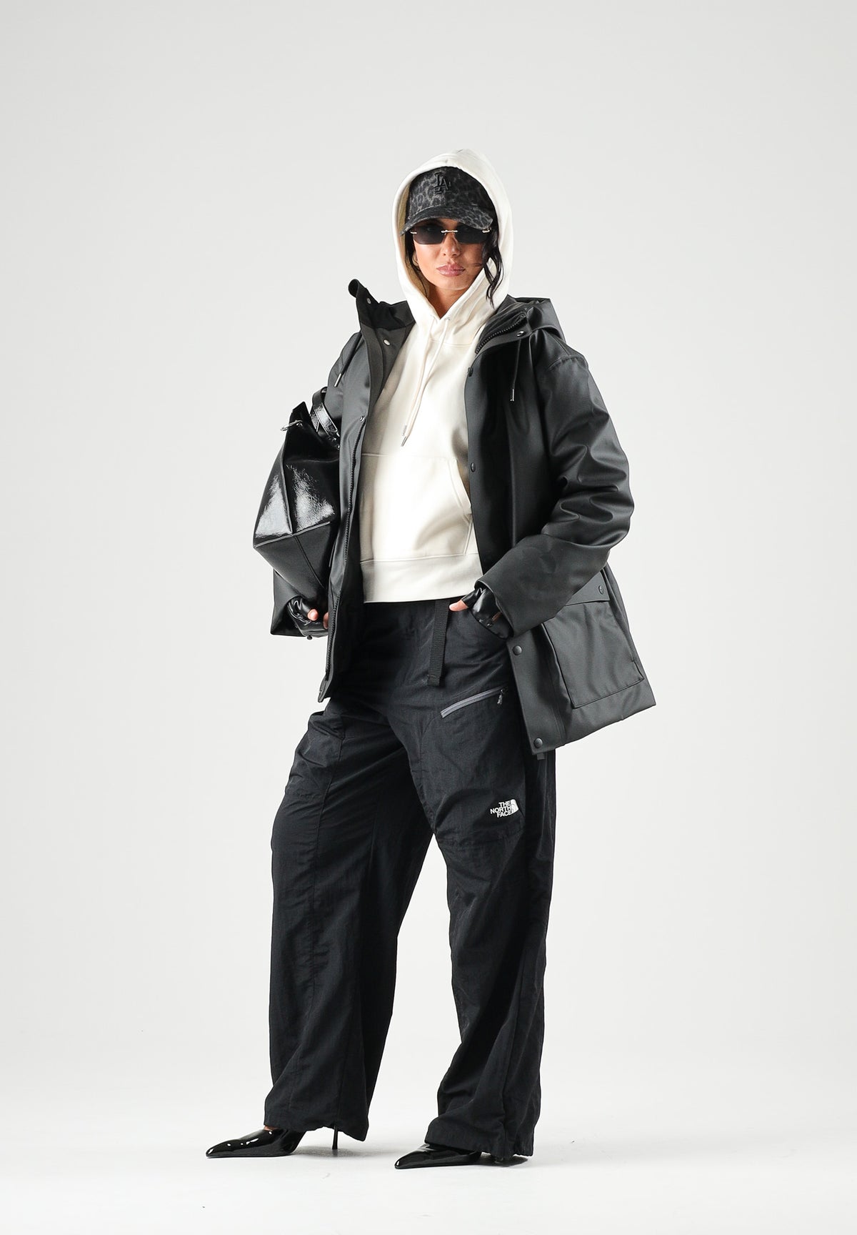 RAINS Parka nero per uomo e donna con cappuccio e visiera RA21450 BL RAINS