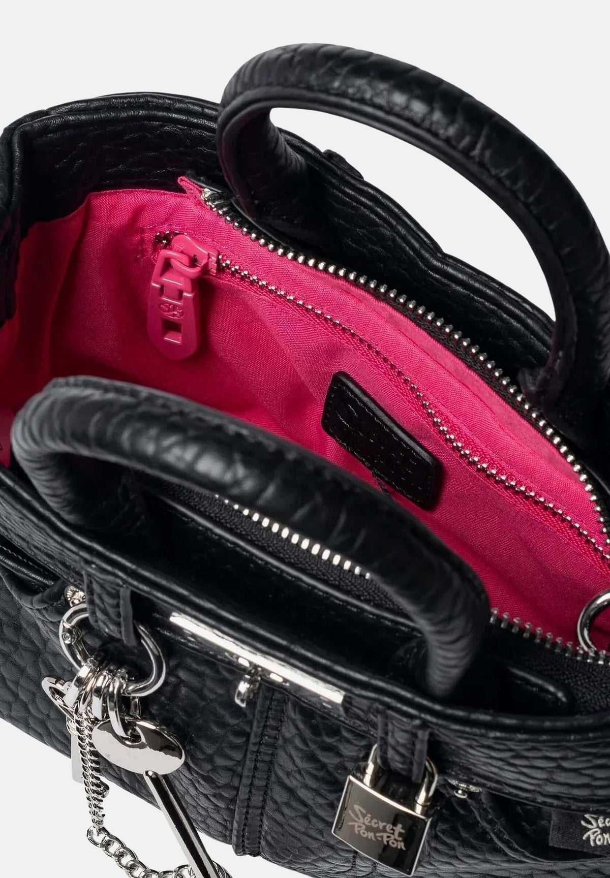 SECRET PON PON Borsa a mano TESSA Black nera da donna, effetto martellato, con doppio manico, tracolla e charm metallici. TESSA BL SECRET PON PON