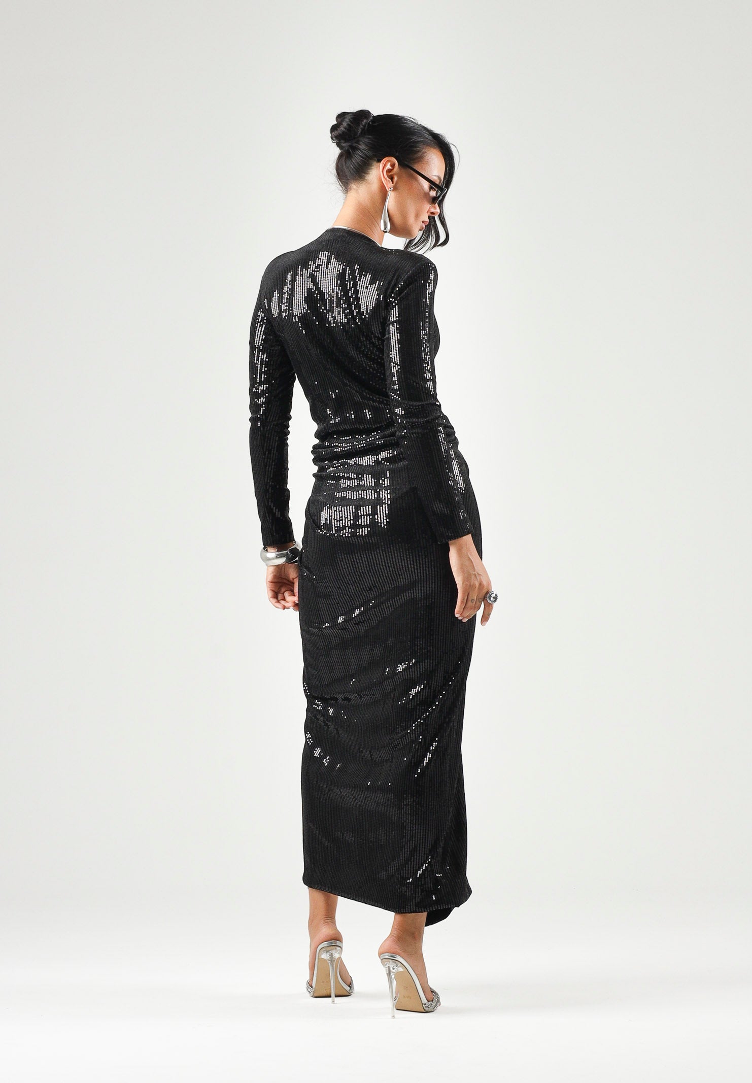 SIMONA CORSELLINI Abito lungo DÉCOLLETÉ IN RASO CON BALZA E FONDO DI STRASS Nero - Donna. A26CEAB10301 V0003 SIMONA CORSELLINI