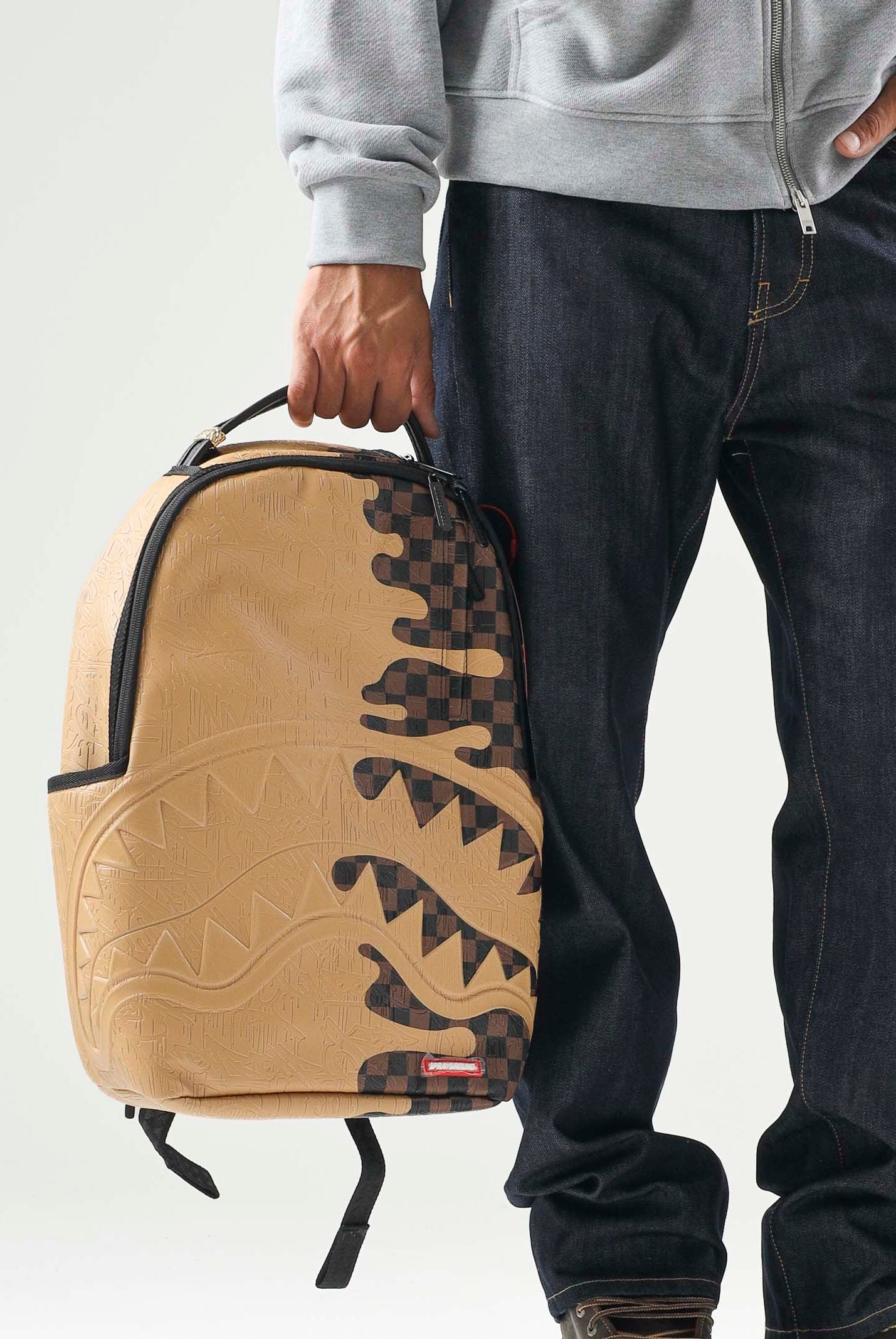 SPRAYGROUND Zaino SHARK CHECK BACKPACK beige e marrone, per uomo, donna e bambini. 910B8371NSZ . SPRAYGROUND