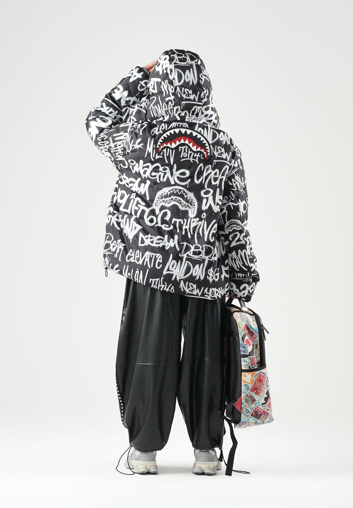 SPRAYGROUND Piumino grigio reversibile per uomo e donna con cappuccio regolabile, chiusura frontale con zip SP942 . SPRAYGROUND