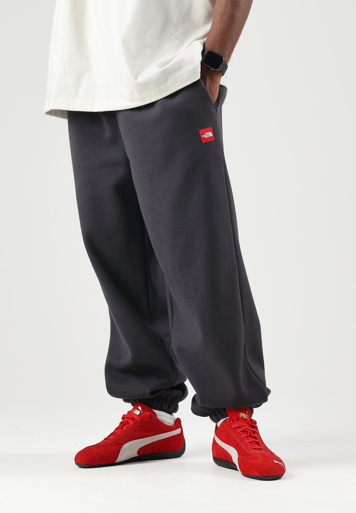 THE NORTH FACE Pantaloni obsidian-grigi per uomo con morbido con elastico in vita e design minimalista NF0A8EG30SA1 . THE NORTH FACE