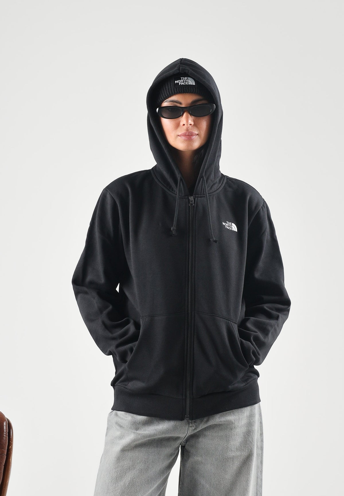 THE NORTH FACE Felpa con zip tnf black nera per uomo e donna con pratica con cappuccio e tasche laterali. NF0A8EU1JK31 . THE NORTH FACE