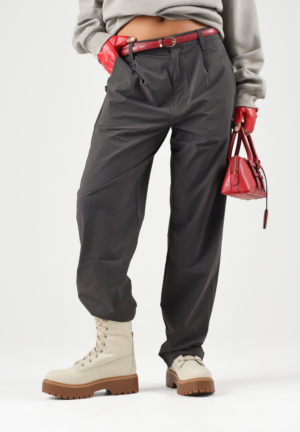 THE NORTH FACE Pantaloni TNF TECH WOVEN Lead grigio antracite da uomo, in tessuto WindWall™ antivento, con pinces e gamba dritta. NF0A8H9MNO11 . THE NORTH FACE