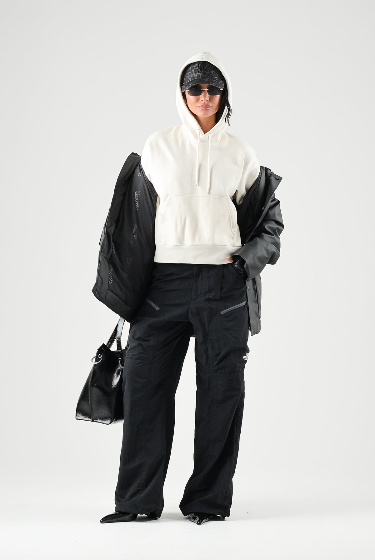 THE NORTH FACE Felpa con cappuccio SIMPLE DOME HOODIE bianco panna da donna con tasca a marsupio frontale. NF0A8HBX3IE1 . THE NORTH FACE