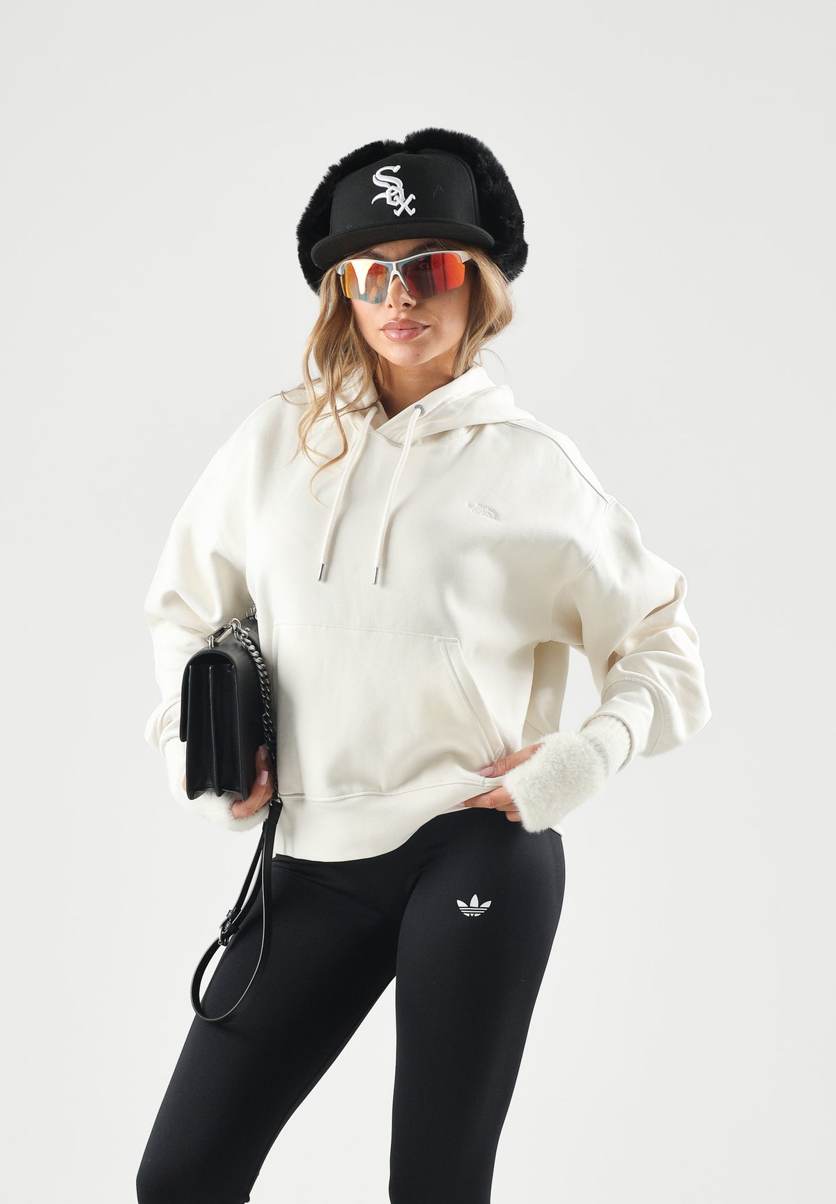 THE NORTH FACE Felpa con cappuccio SIMPLE DOME HOODIE bianco panna da donna con tasca a marsupio frontale. NF0A8HBX3IE1 . THE NORTH FACE