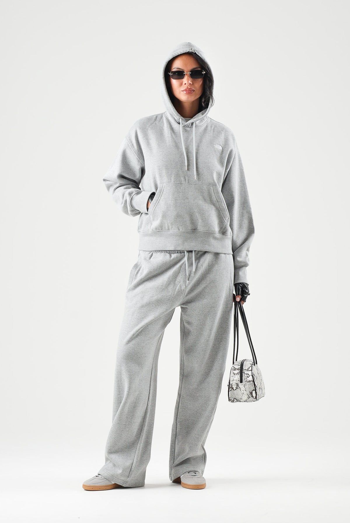 THE NORTH FACE Felpa con cappuccio SIMPLE DOME HOODIE grigio da donna con tasca a marsupio frontale. NF0A8HBXCQO1 . THE NORTH FACE