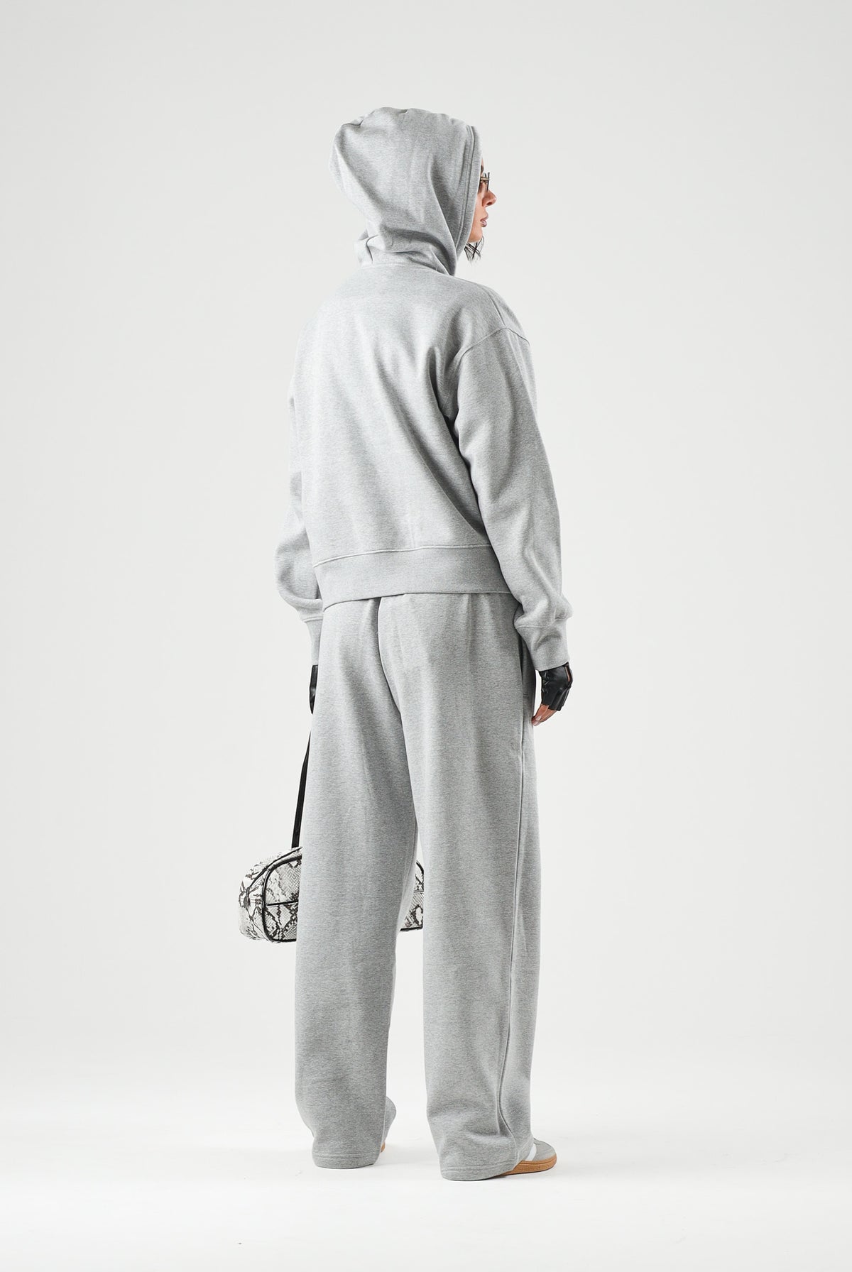 THE NORTH FACE Felpa con cappuccio SIMPLE DOME HOODIE grigio da donna con tasca a marsupio frontale. NF0A8HBXCQO1 . THE NORTH FACE