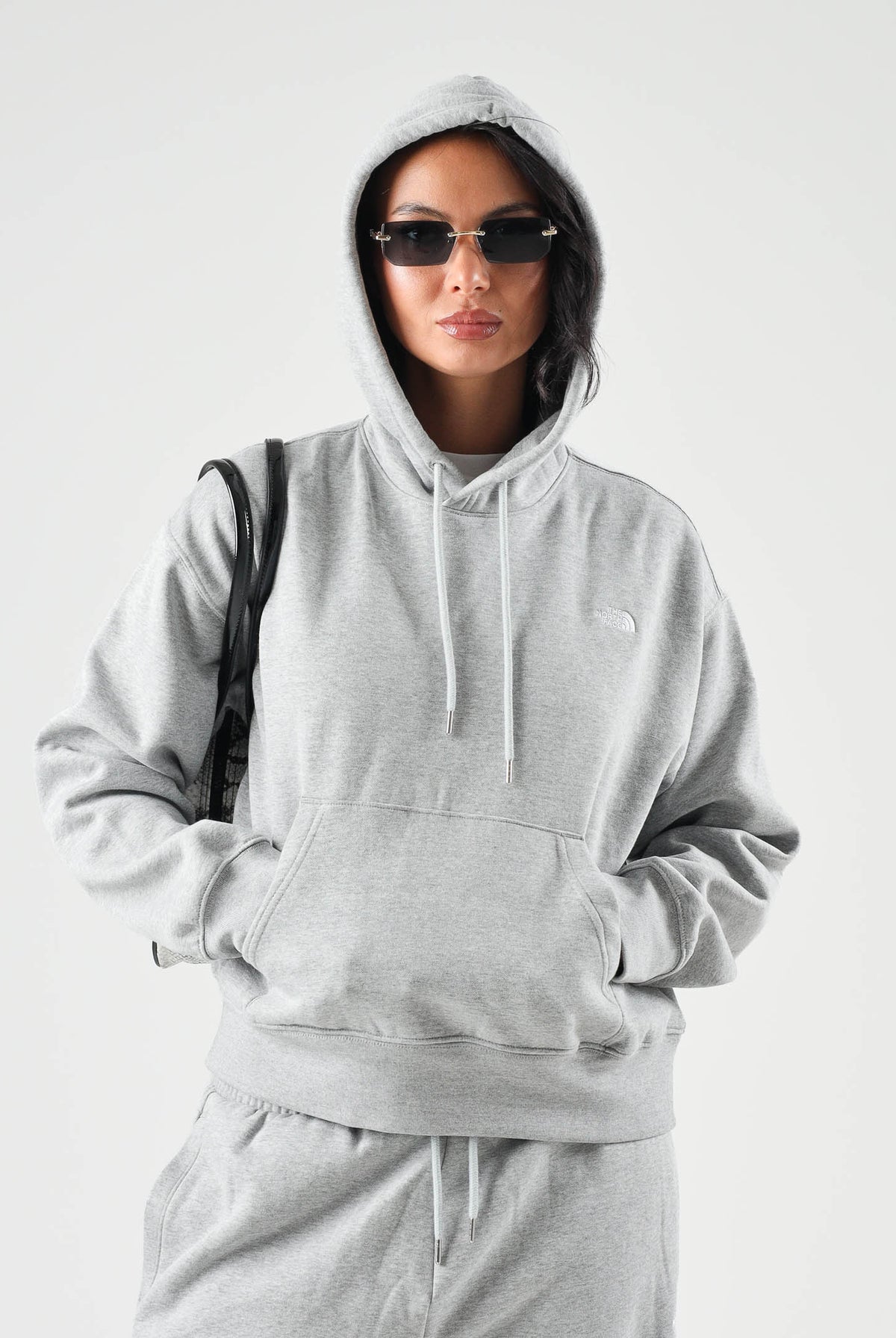 THE NORTH FACE Felpa con cappuccio SIMPLE DOME HOODIE grigio da donna con tasca a marsupio frontale. NF0A8HBXCQO1 . THE NORTH FACE