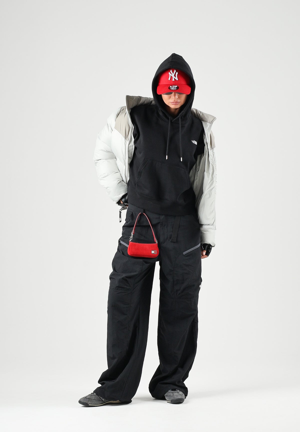 THE NORTH FACE Felpa con cappuccio SIMPLE DOME HOODIE nero da donna con tasca a marsupio frontale. NF0A8HBXJK31 . THE NORTH FACE
