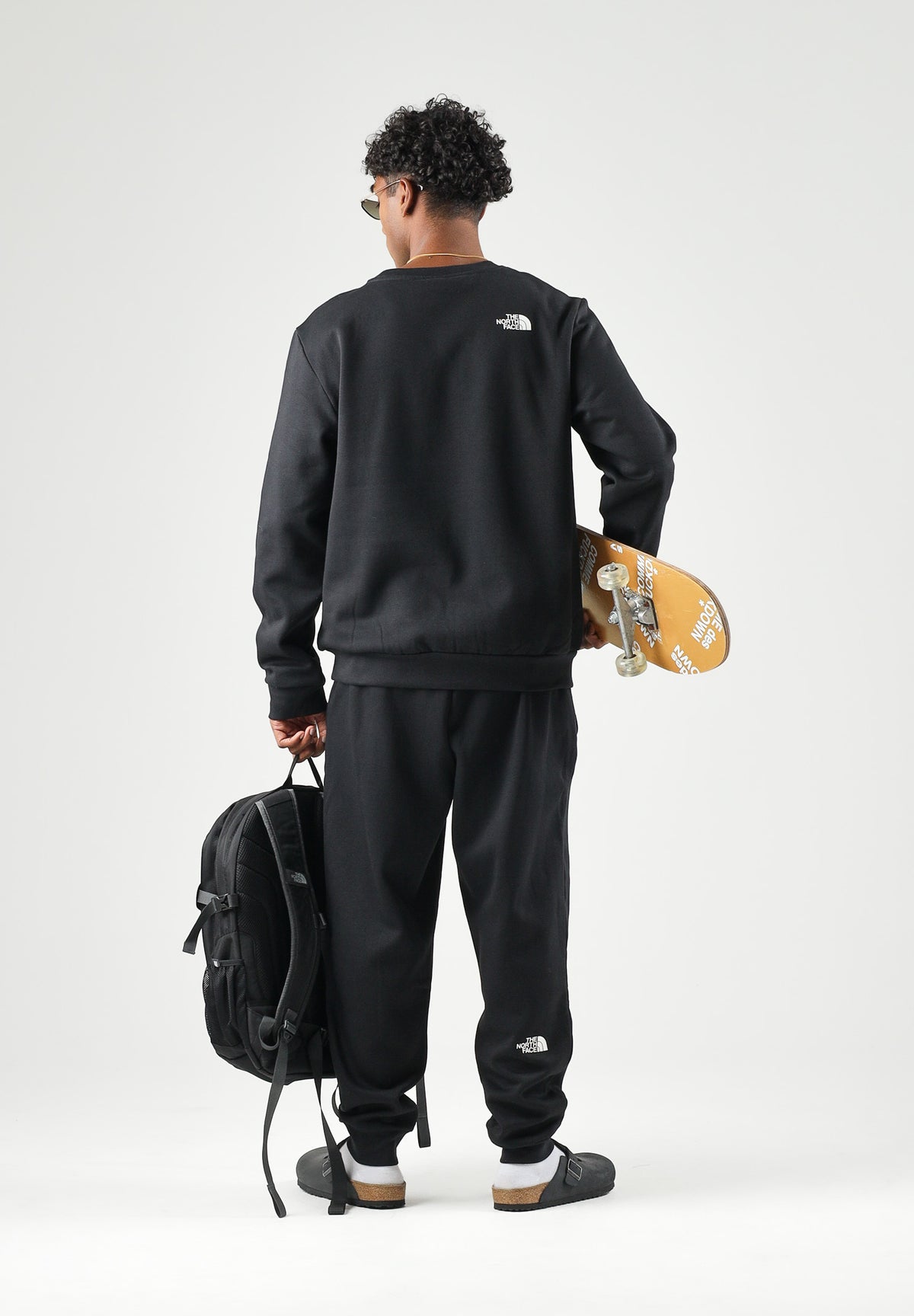THE NORTH FACE Felpa girocollo SIMPLE DOME CREW nero per uomo con piccolo logo ricamato. NF0A8JAYJK31 . THE NORTH FACE