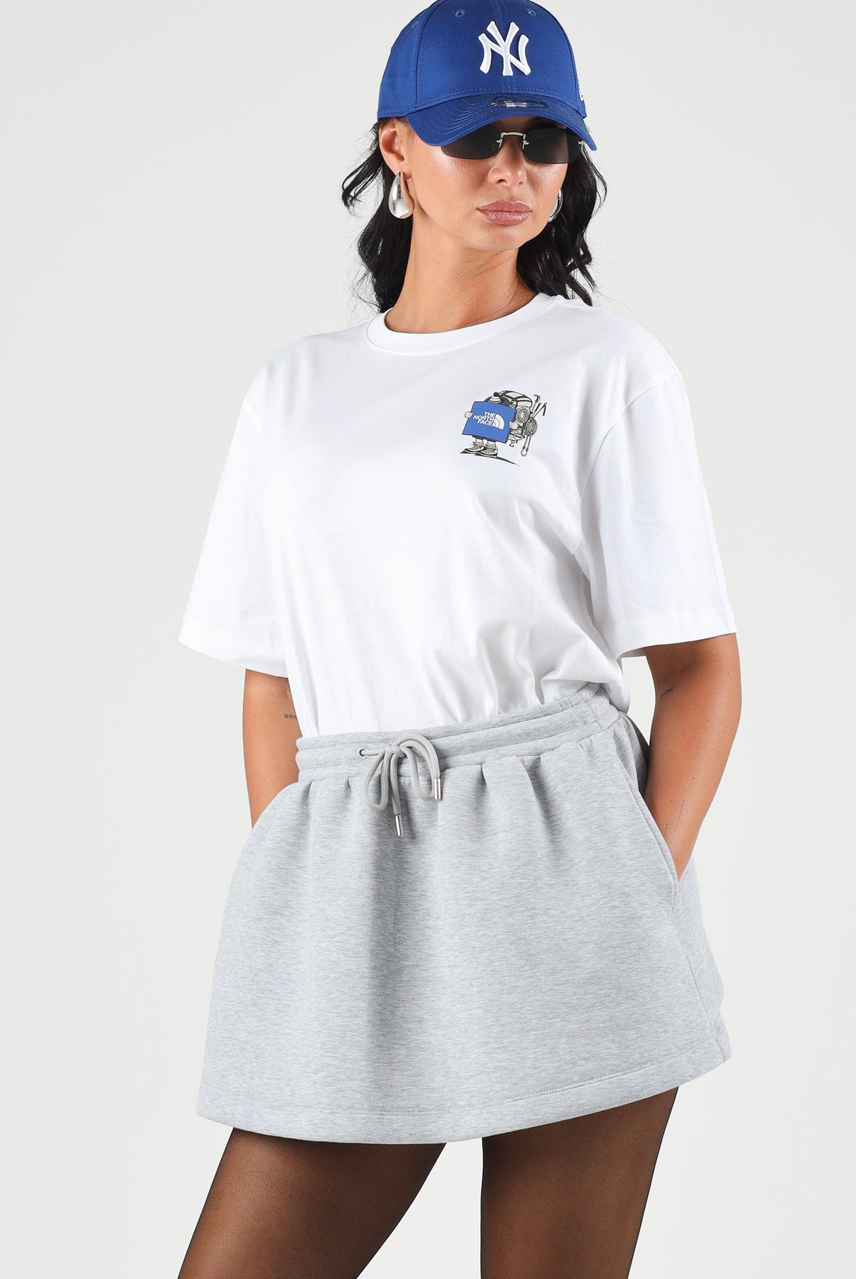THE NORTH FACE T-shirt manica corta SIMPLE DOME bianca per uomo e donna con logo stampato sul petto e sul retro. NF0A8JB4FN41 . THE NORTH FACE