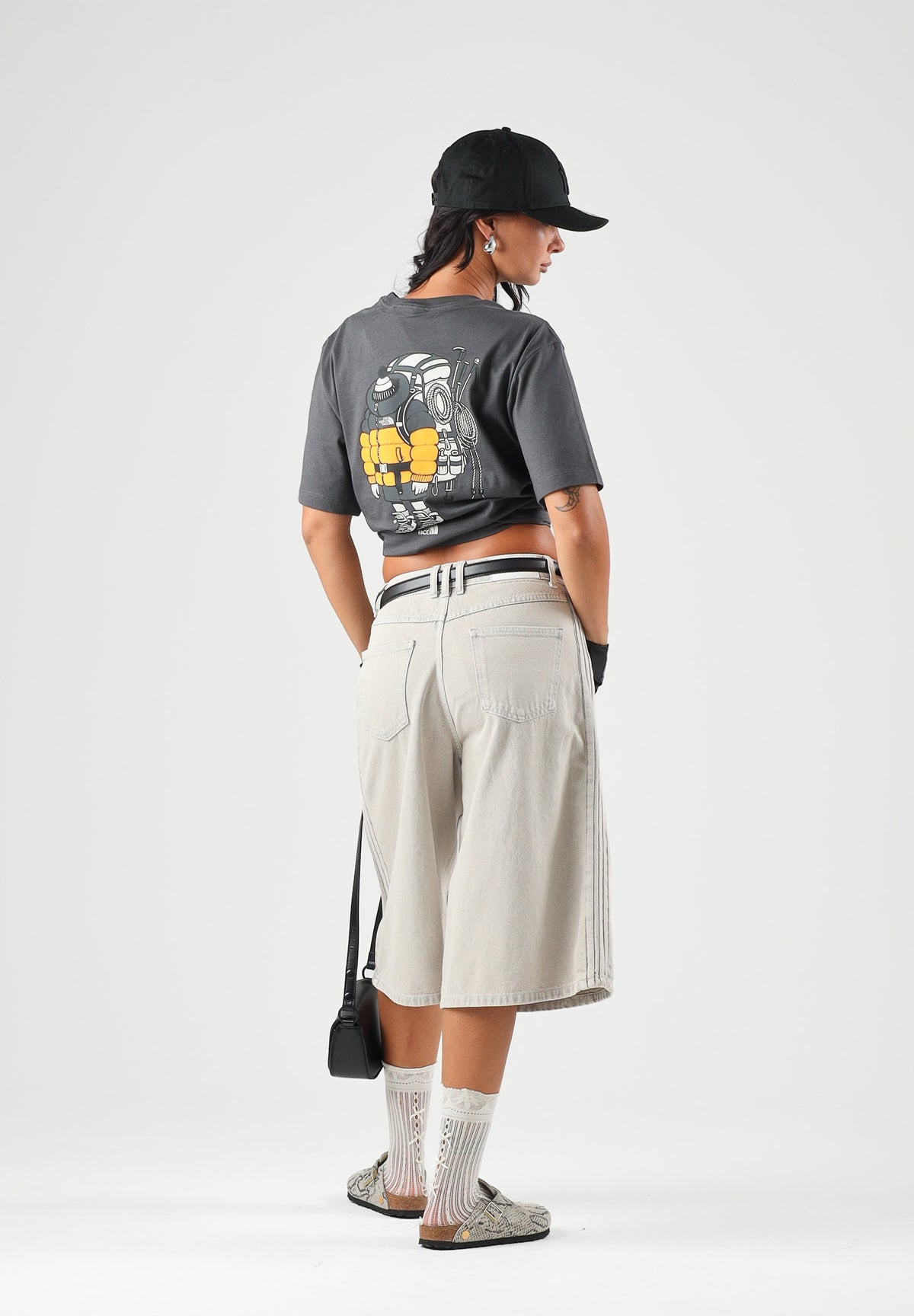 THE NORTH FACE T-shirt manica corta GEAR UP GET OUT GRAPHIC grigia per uomo e donna con grafica serigrafata NF0A8JB4RHI1 . THE NORTH FACE