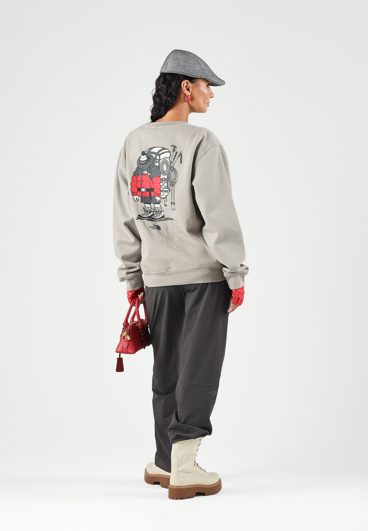 THE NORTH FACE Felpa girocollo stone slab-sabbia per uomo e donna con patch logo applicata sul petto. NF0A8JB52MB1 . THE NORTH FACE