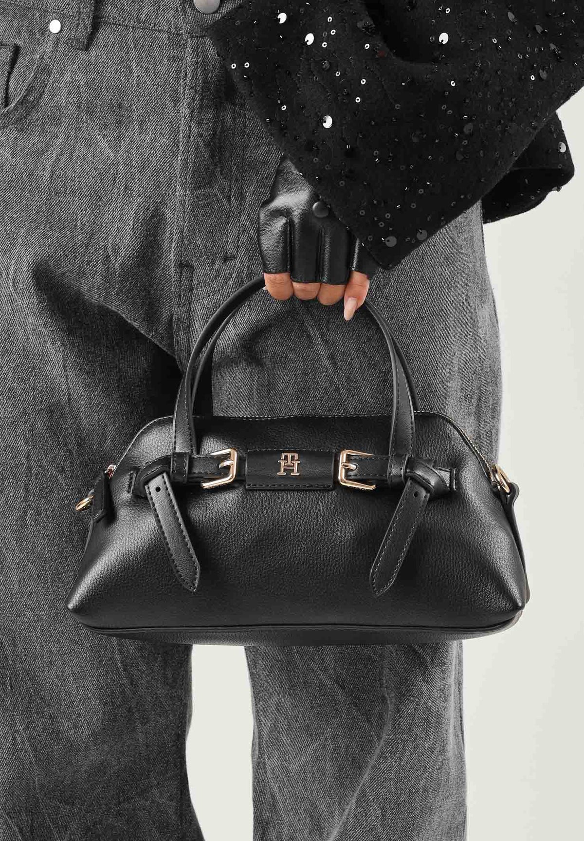 TOMMY HILFIGER Borsa a mano TH Buckle Tote nera per donna con doppio manico, dettaglio fibbia frontale AW0AW19034 BDS TOMMY HILFIGER