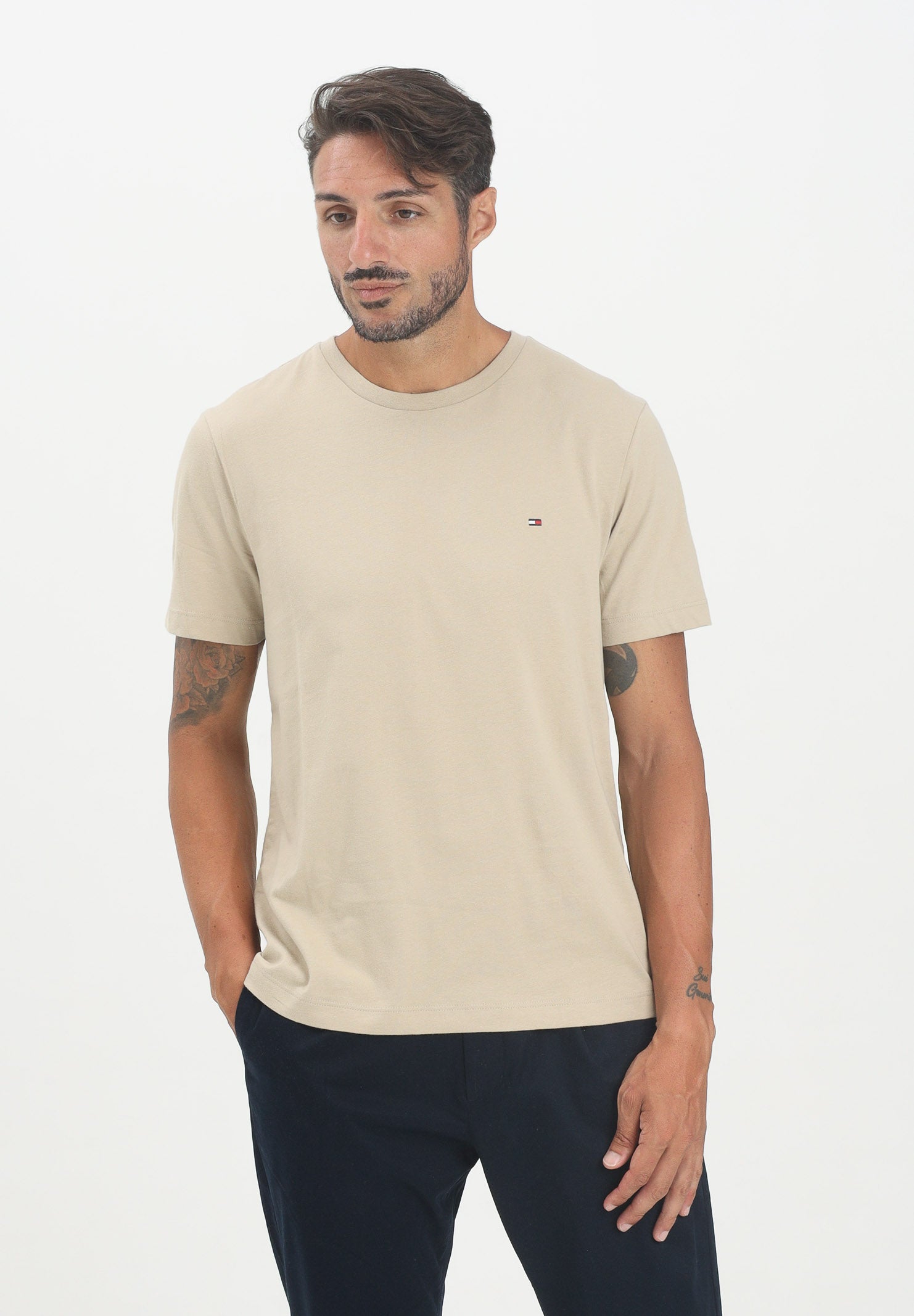 TOMMY HILFIGER T-shirt a manica corta beige da uomo con logo MW0MW39995RBT . TOMMY HILFIGER