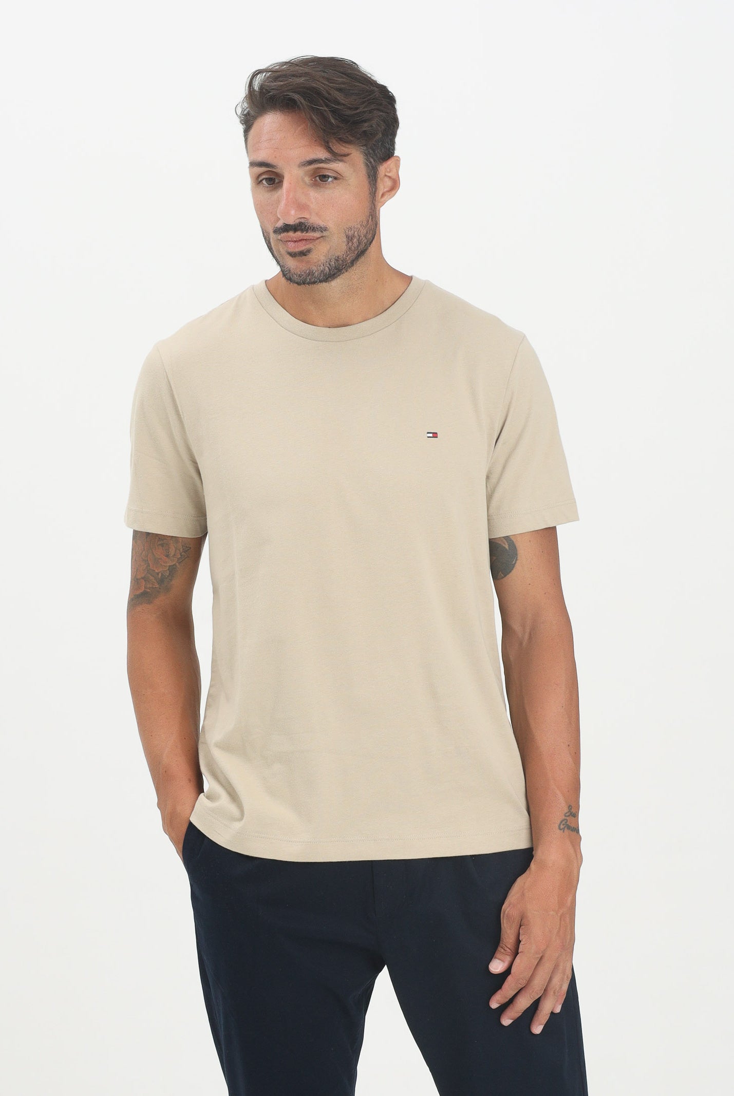 TOMMY HILFIGER T-shirt a manica corta beige da uomo con logo MW0MW39995RBT . TOMMY HILFIGER